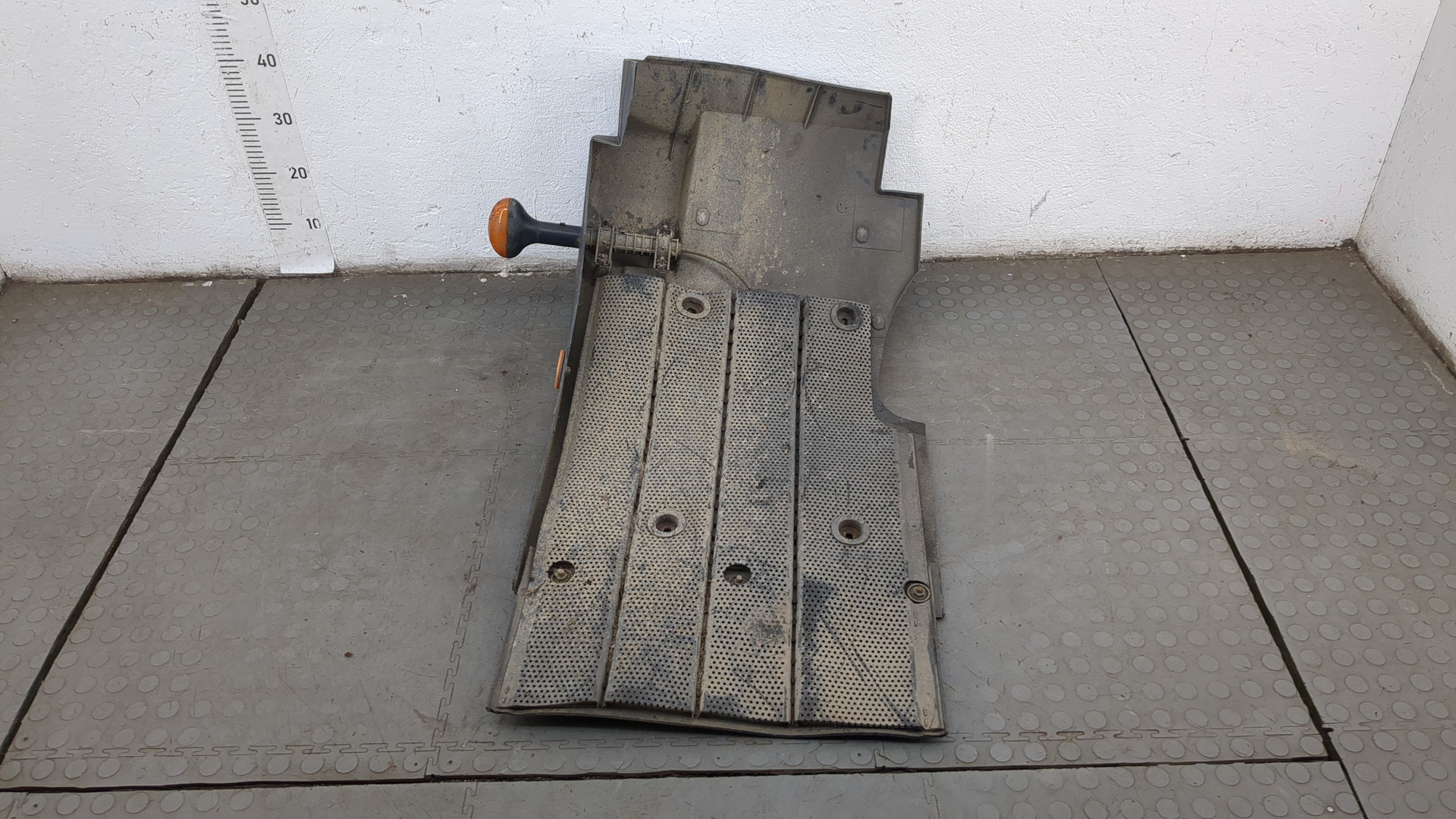 Крыло переднее правое