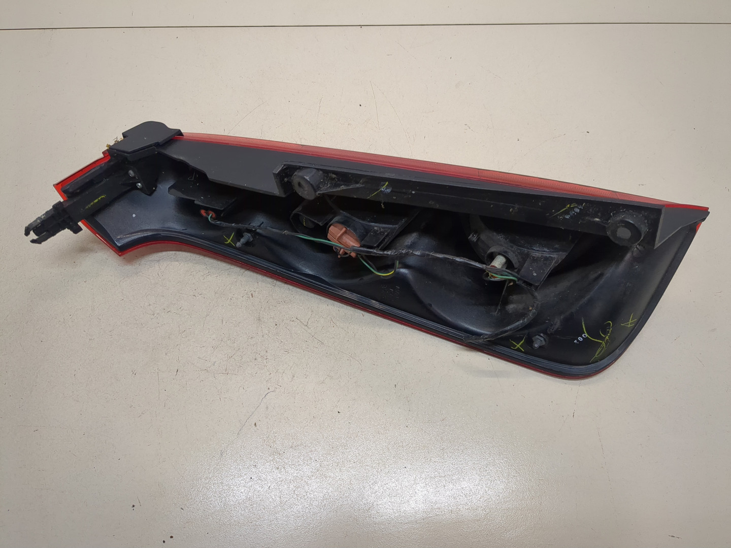 Фонарь задний правый