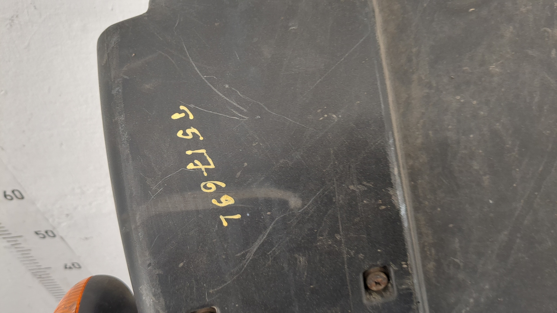 Крыло переднее левое