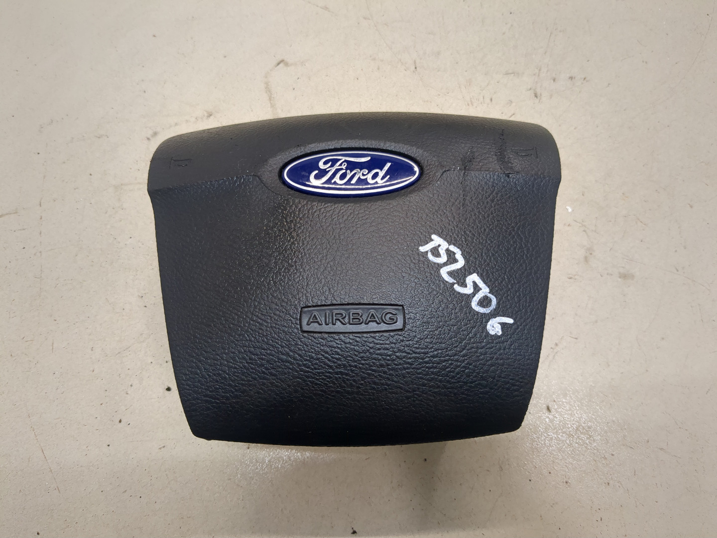 Подушка безопасности в рулевое колесо