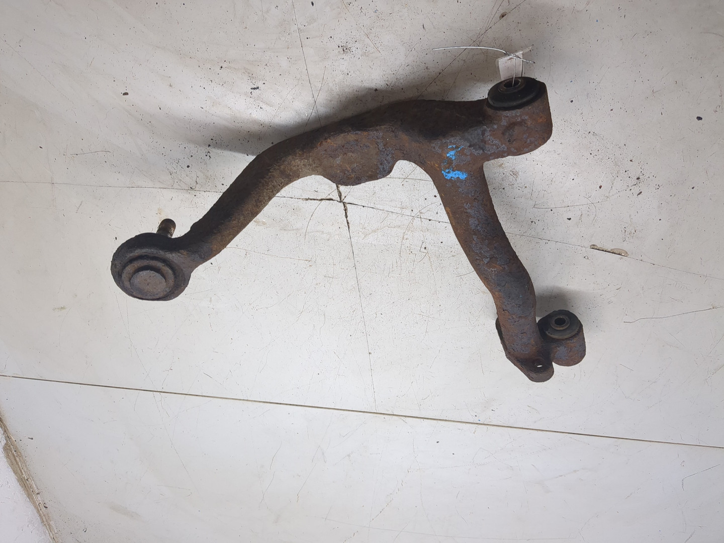 Рычаг передний левый