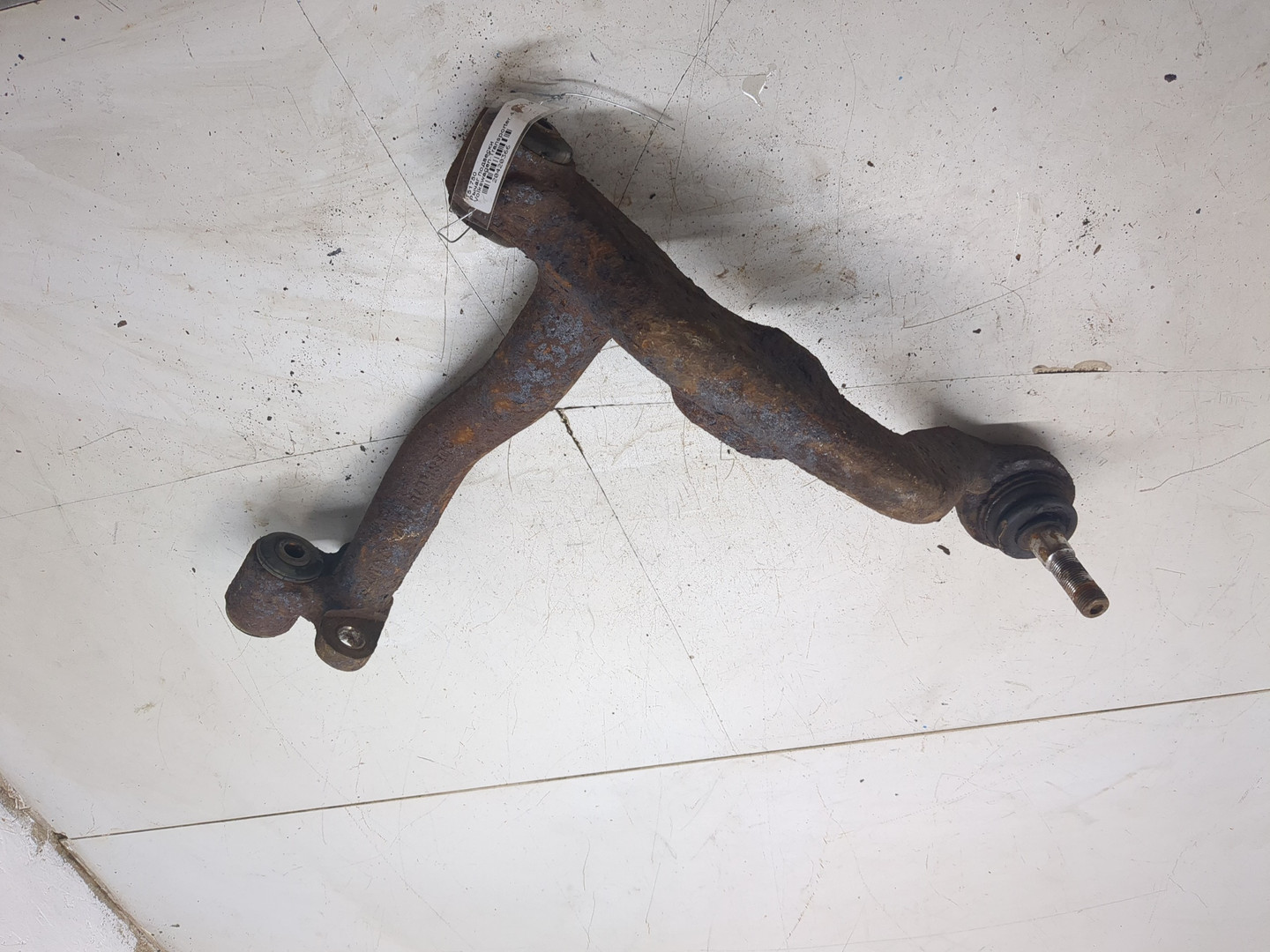 Рычаг передний левый