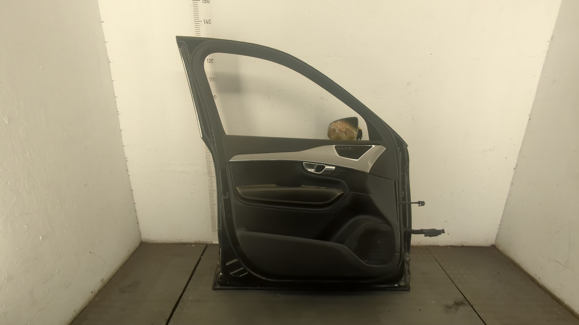 Дверь передняя левая