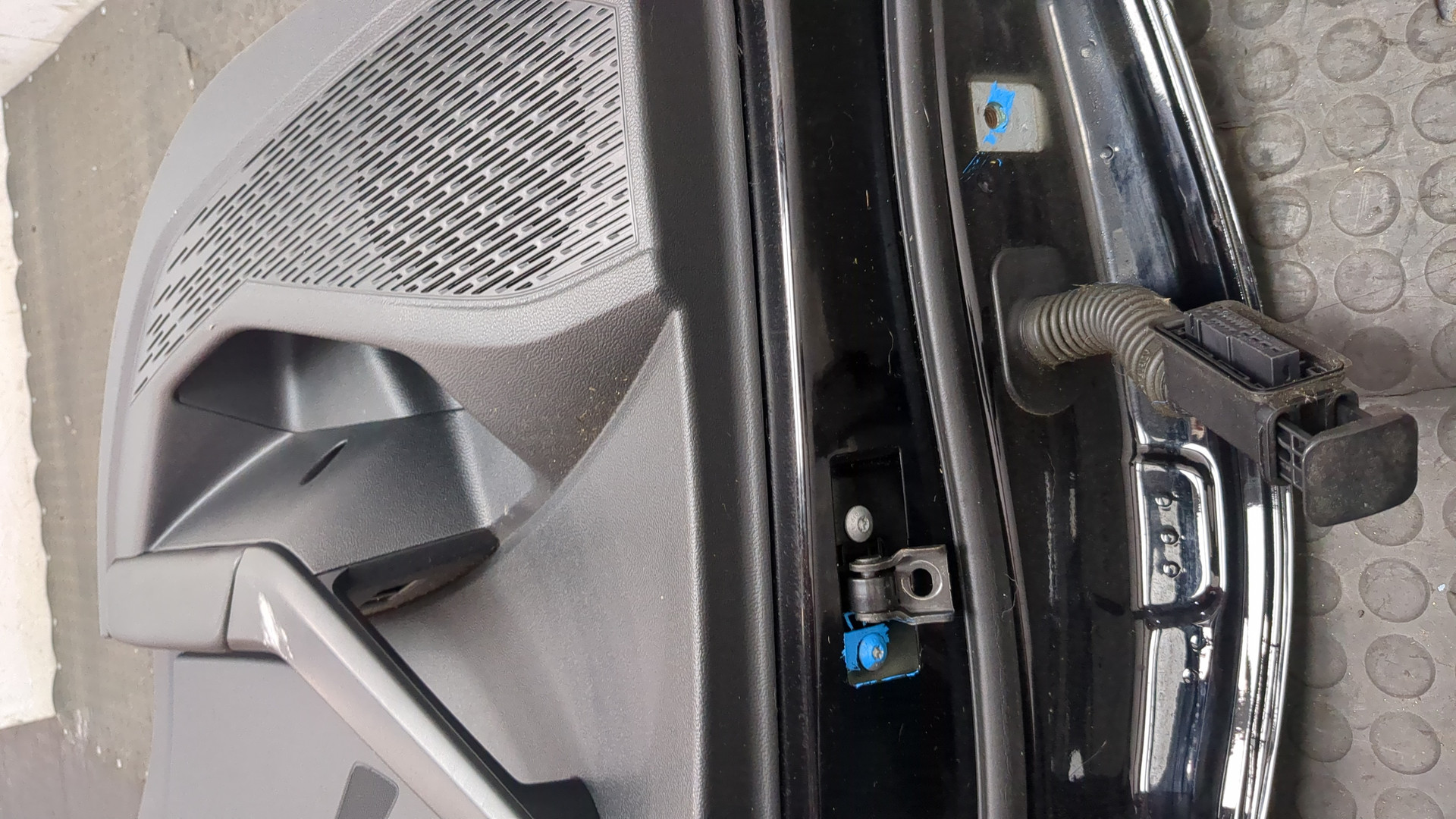 Дверь задняя правая