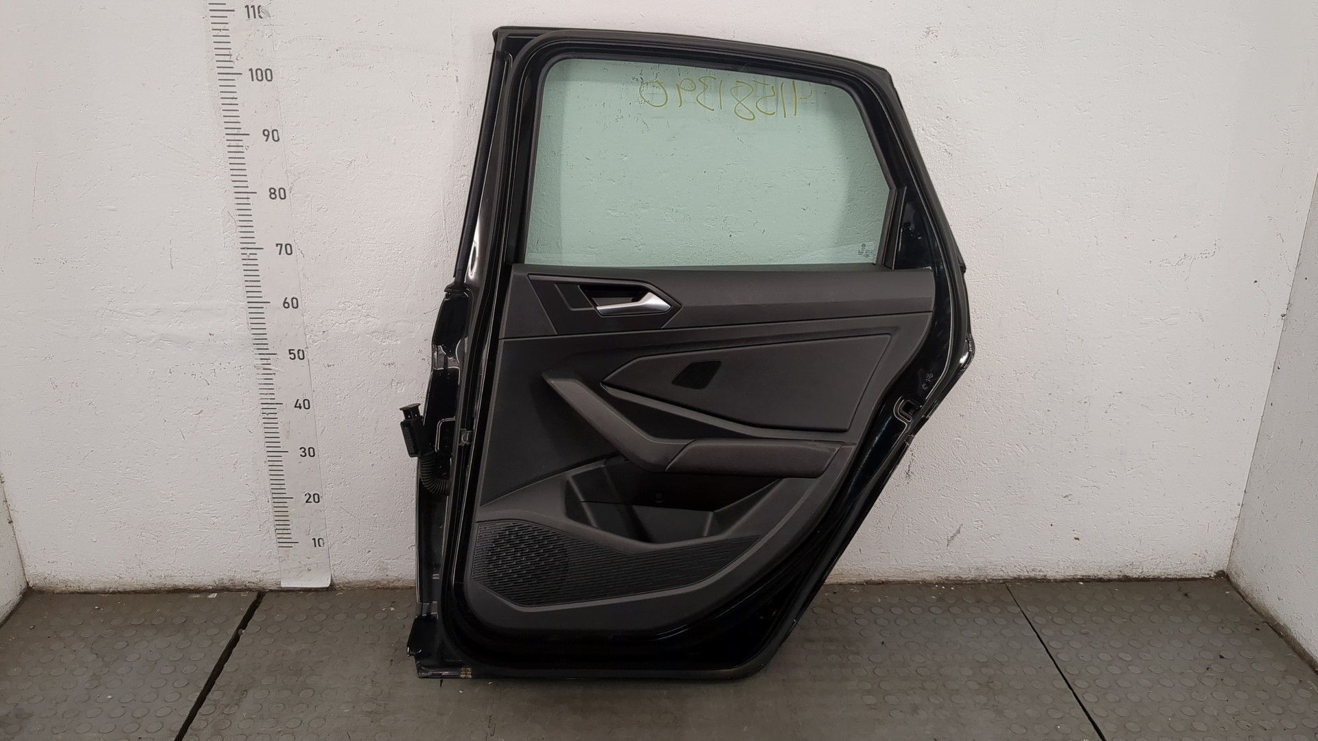 Дверь задняя правая