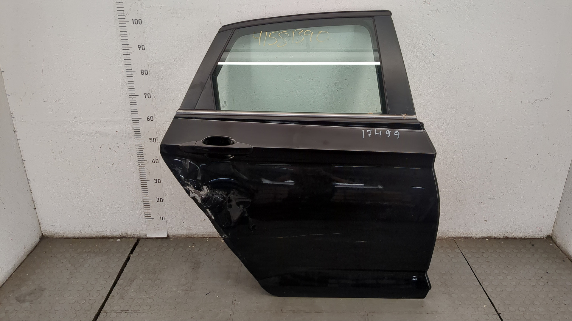 Дверь задняя правая
