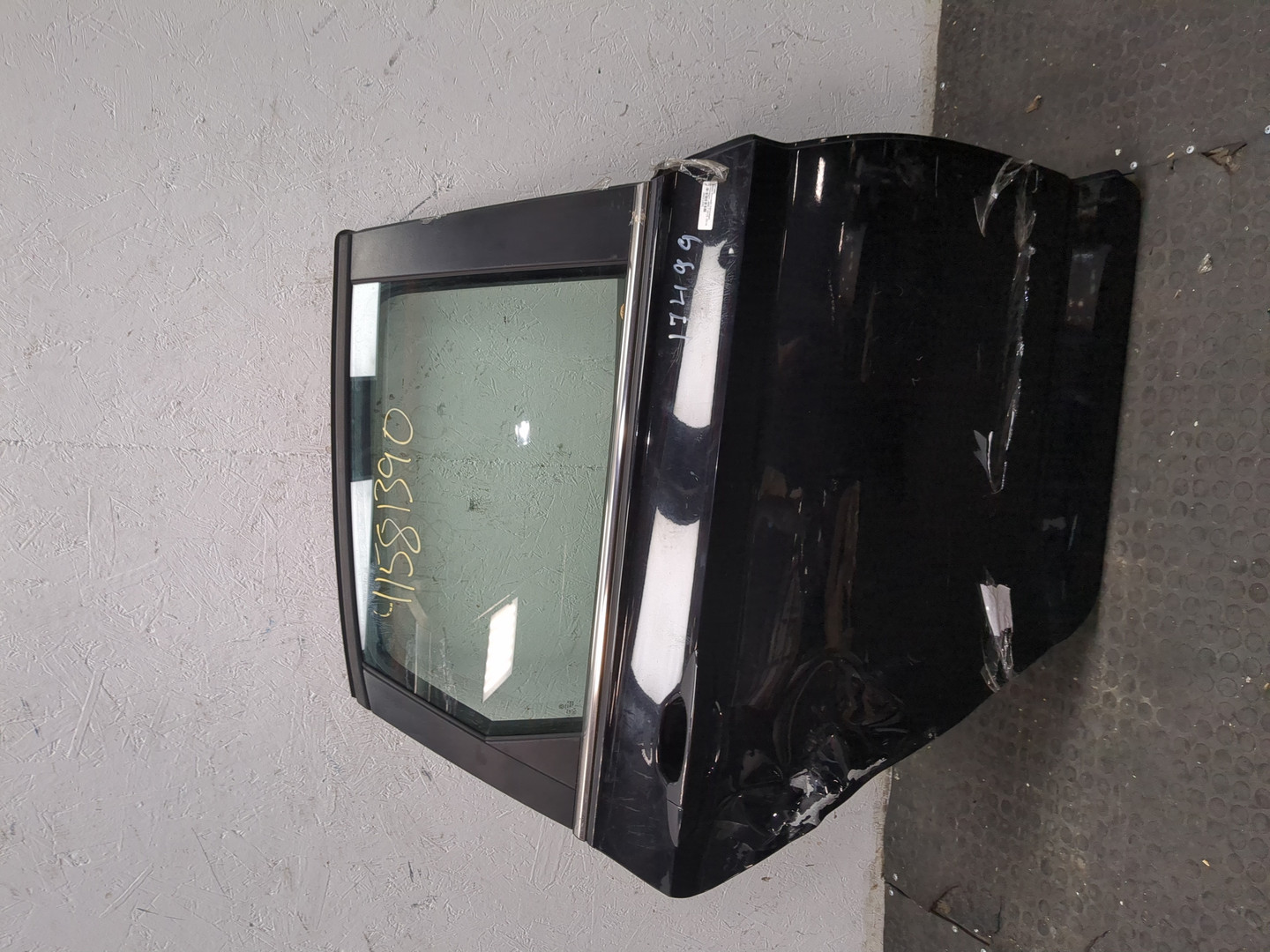 Дверь задняя правая