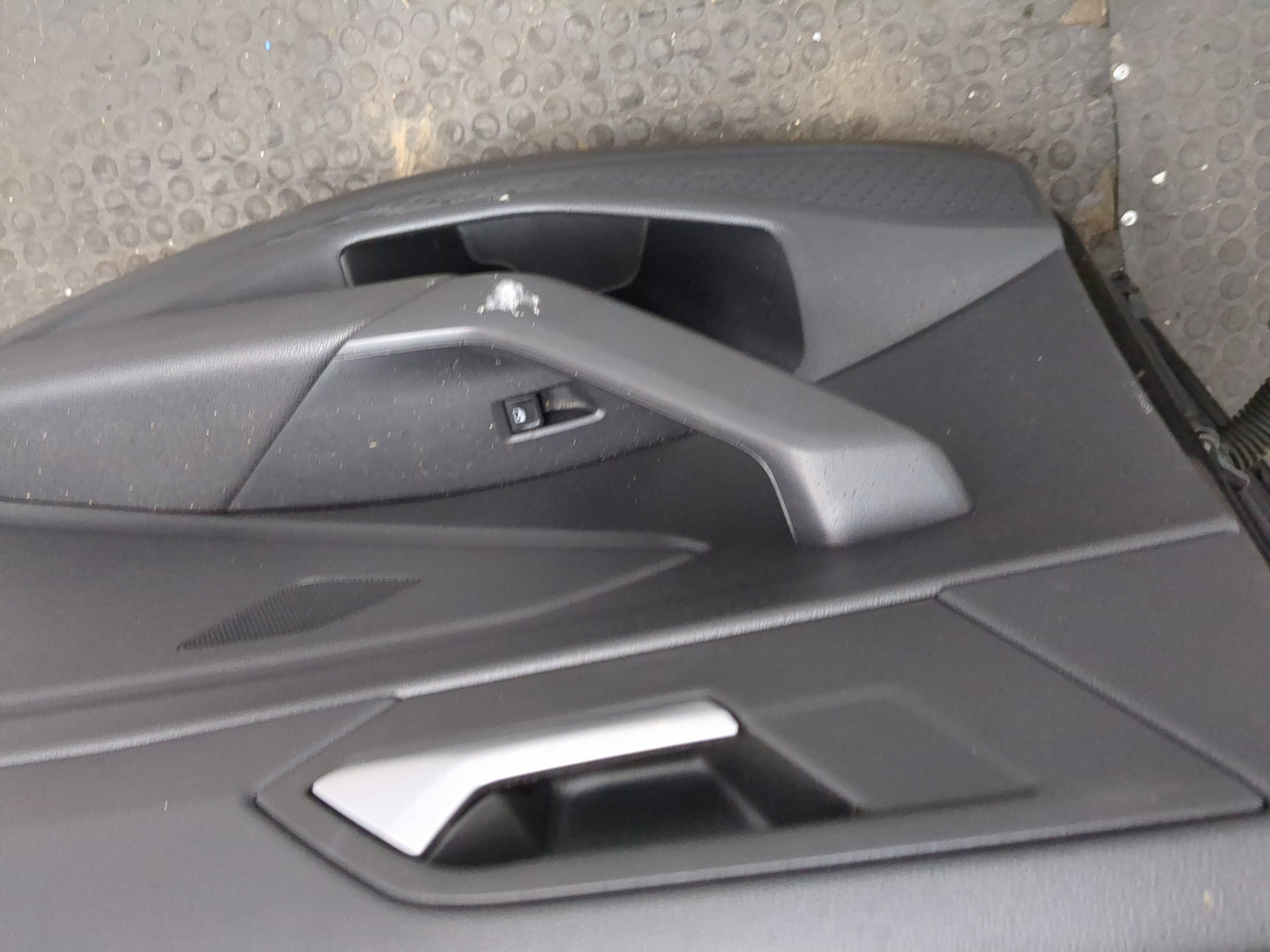 Дверь задняя правая