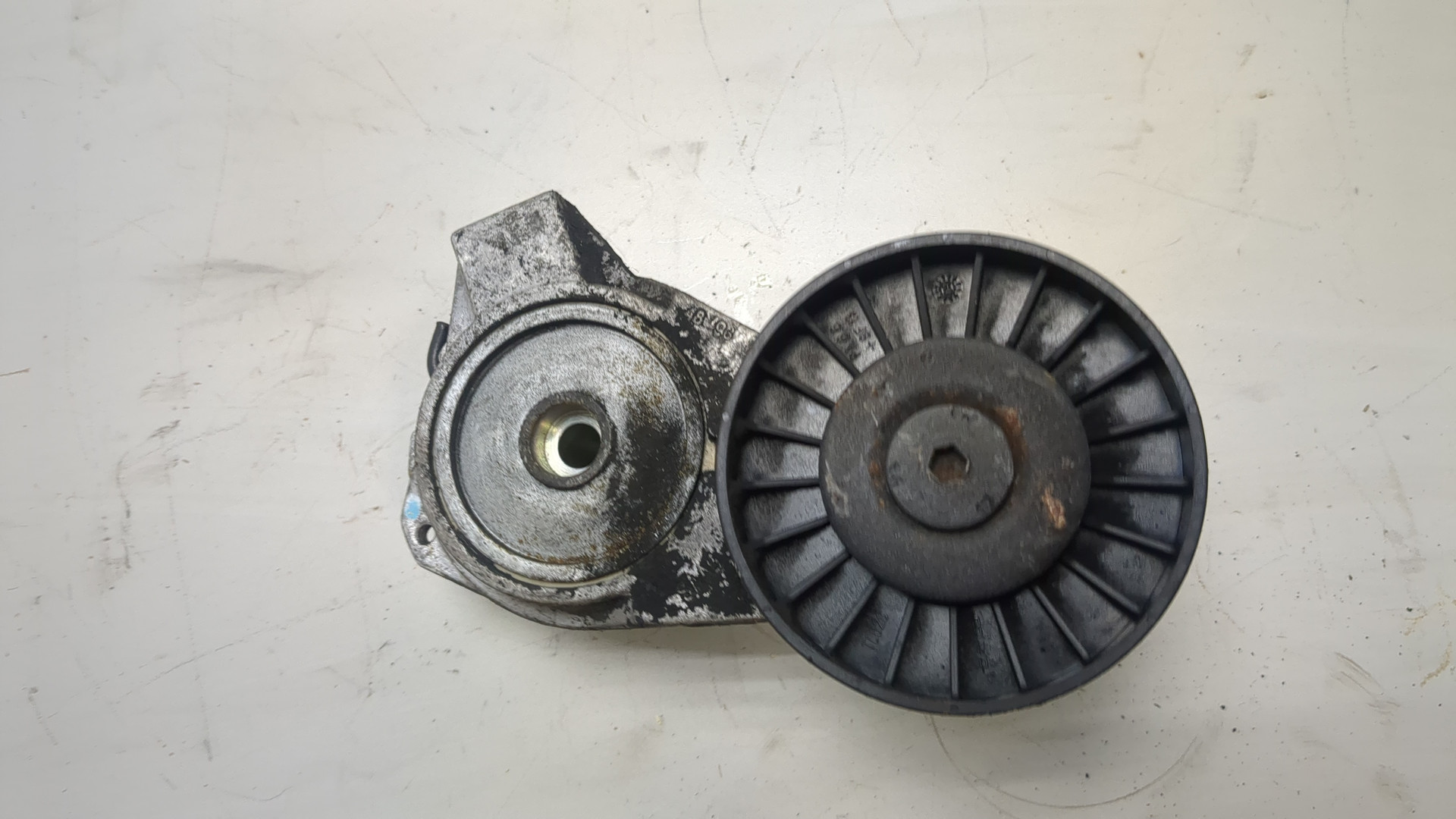 Натяжитель ремня