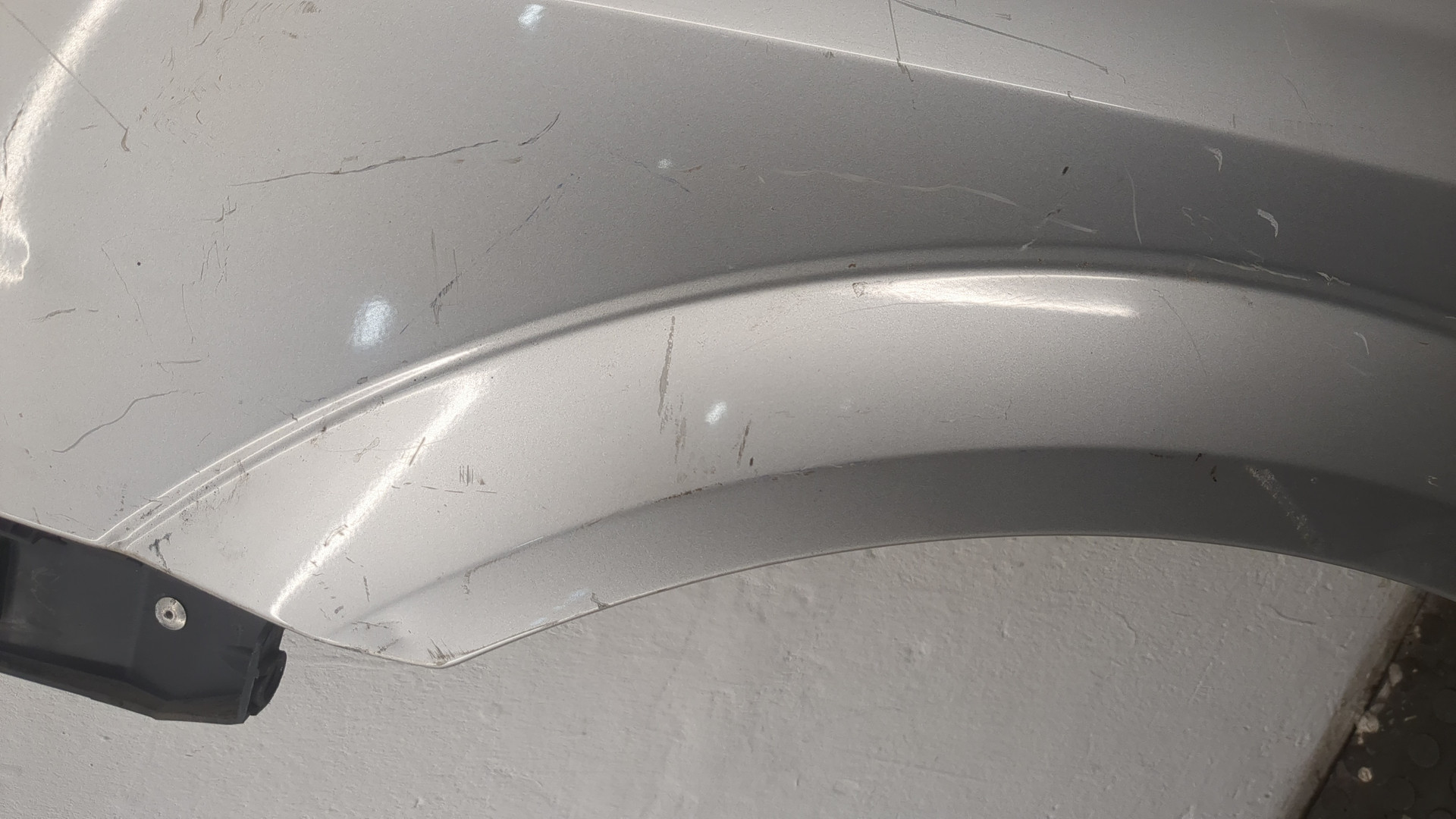 Крыло переднее левое