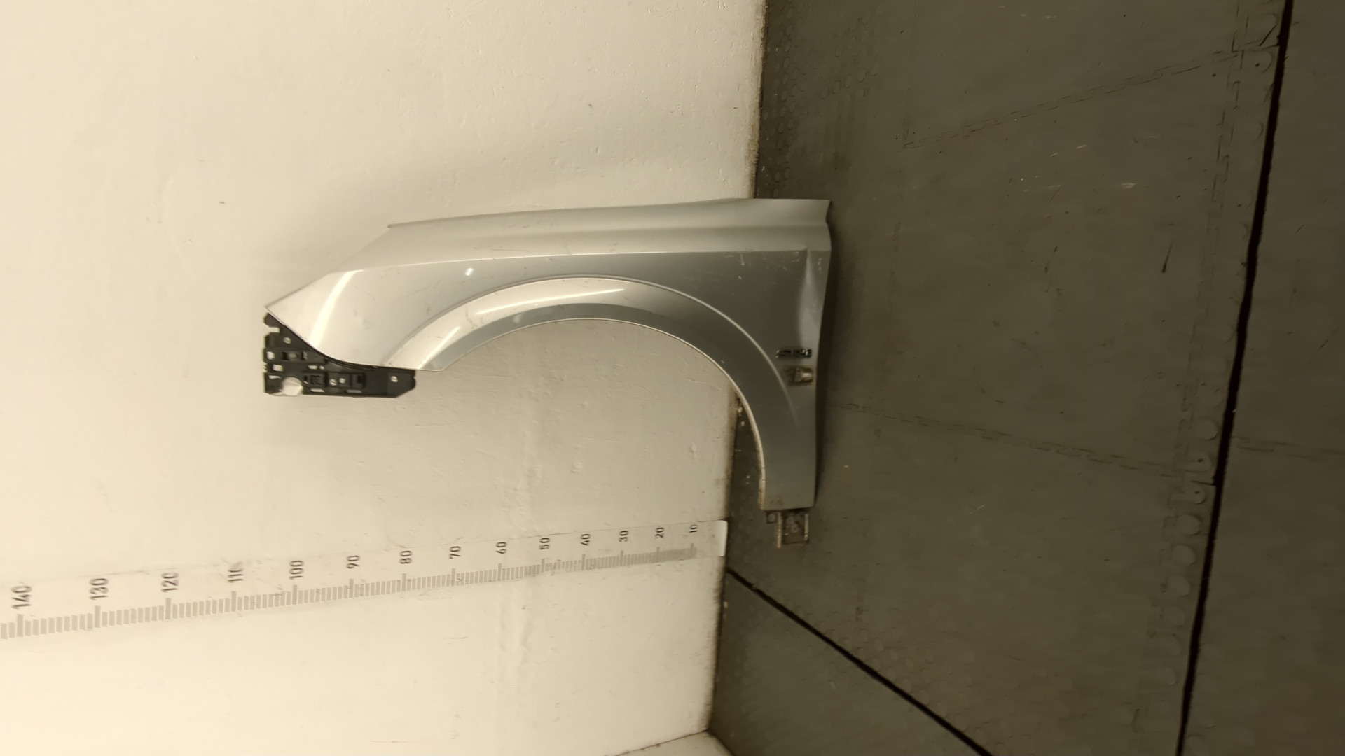 Крыло переднее левое