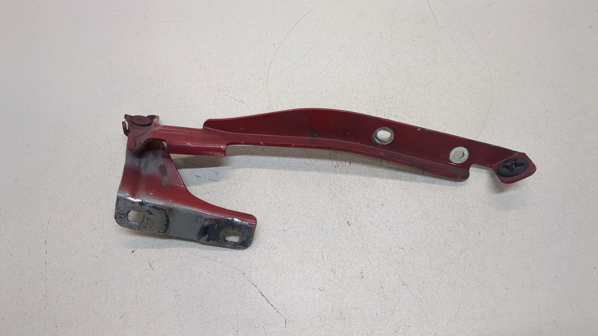 Петля капота левая