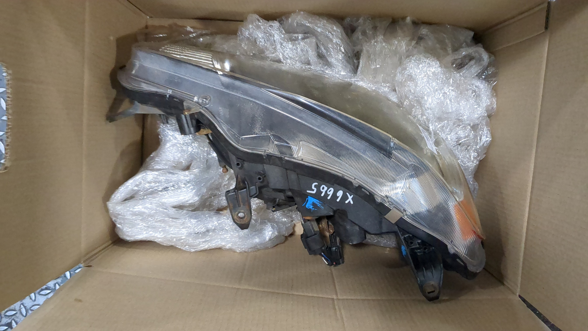 Фара правая