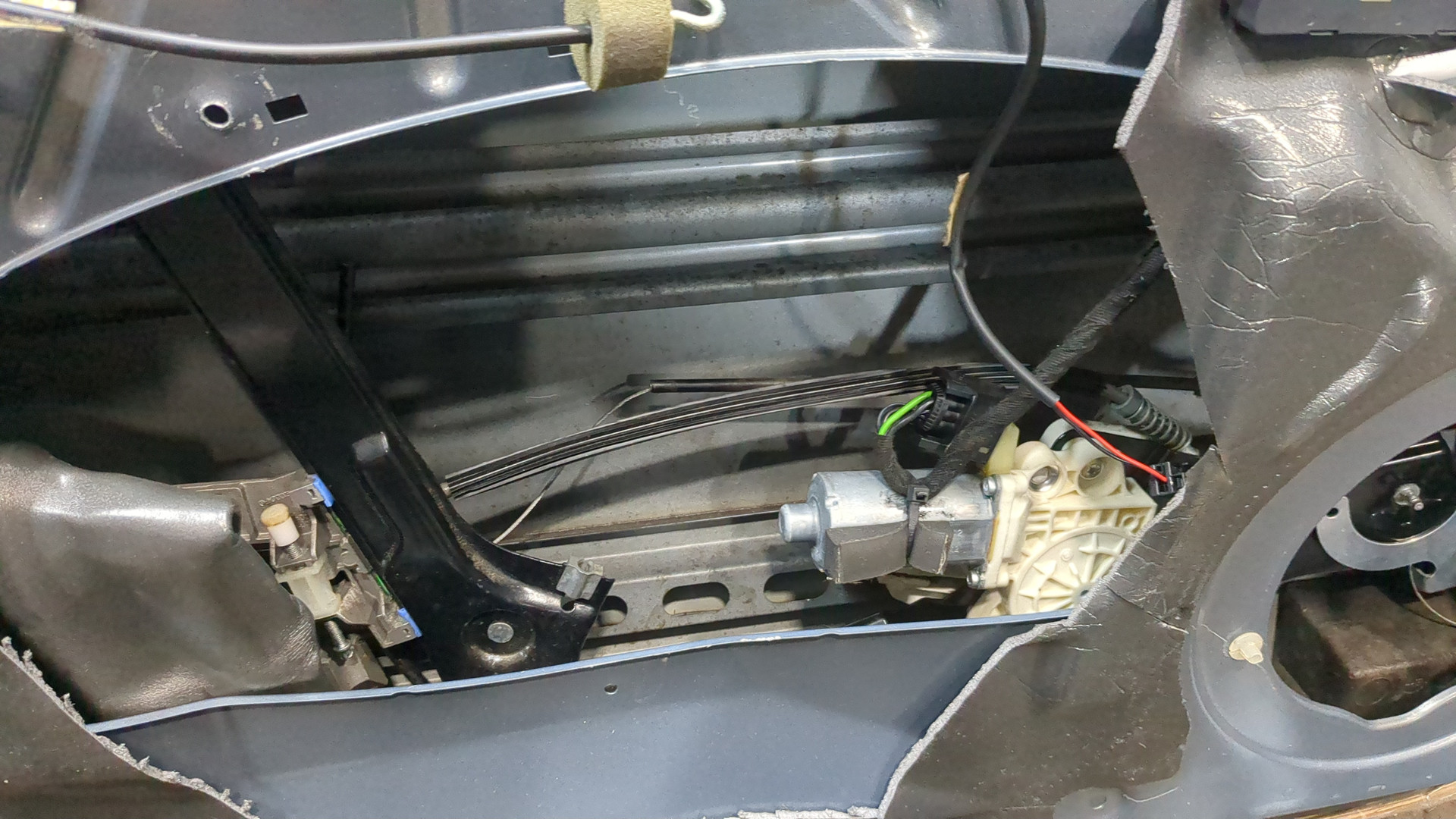 Дверь передняя левая