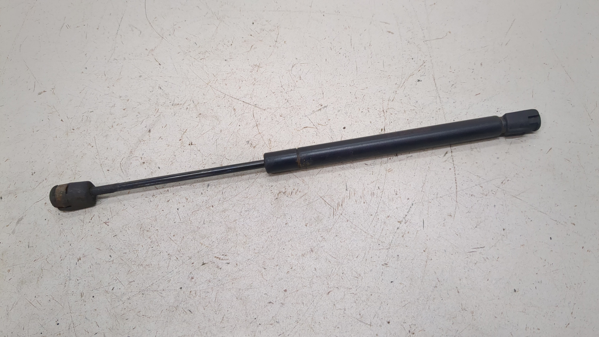 Амортизатор капота