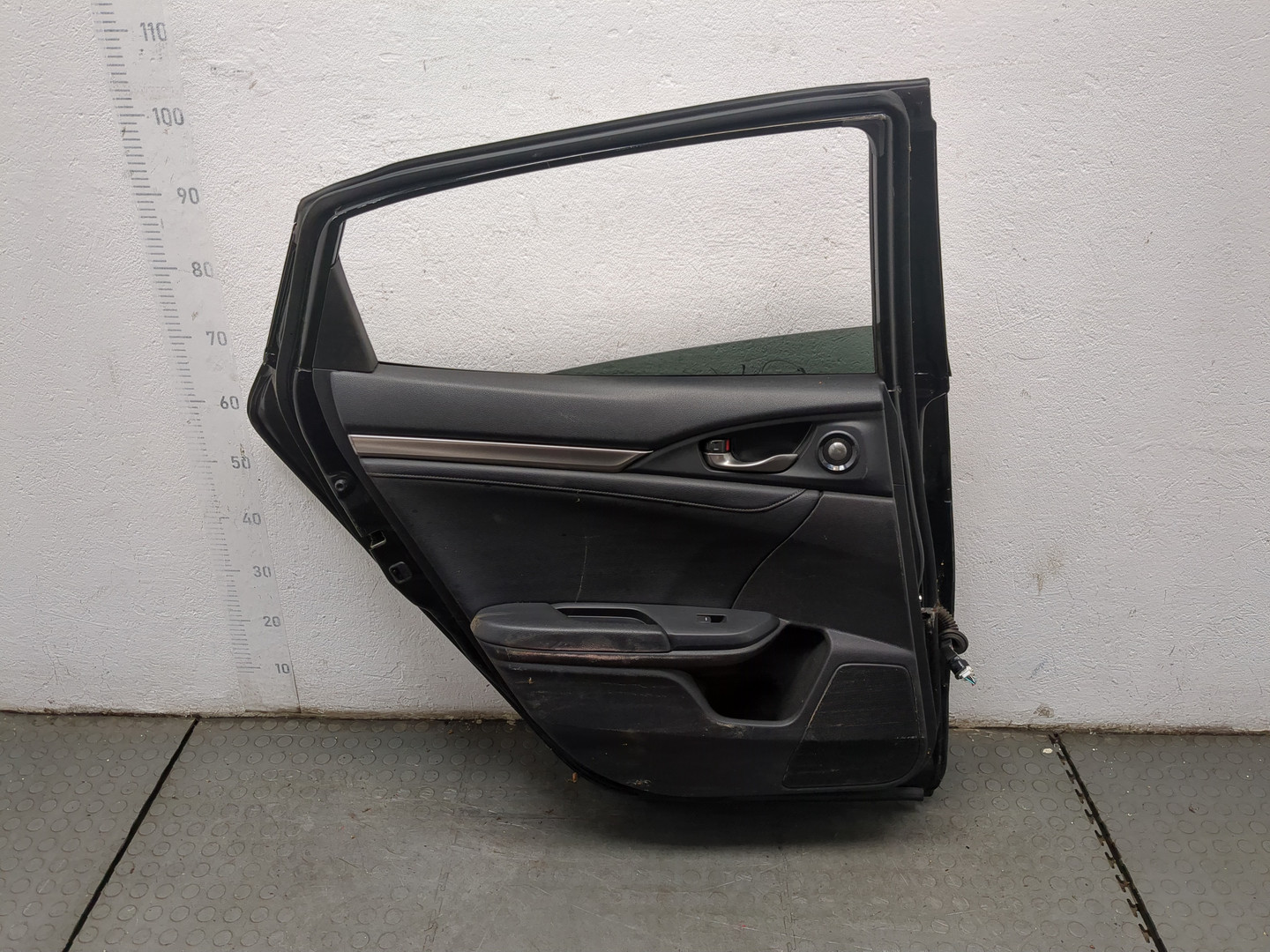 Дверь задняя левая