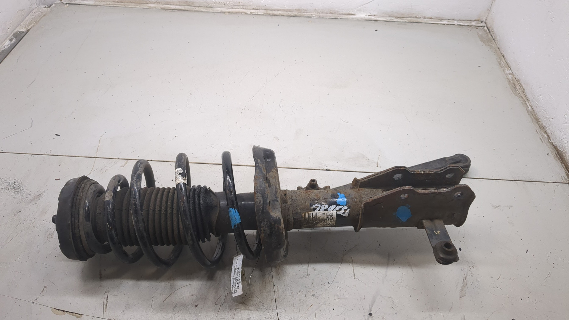 Амортизатор передний левый