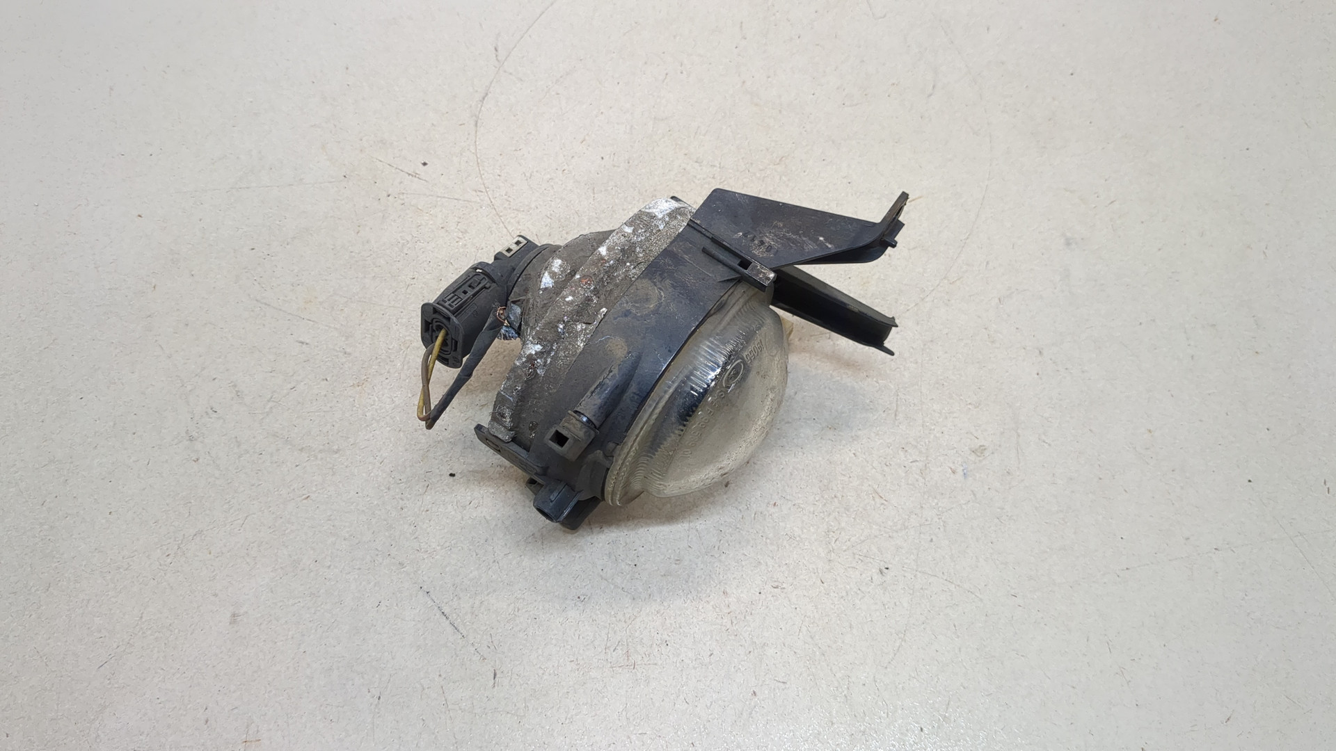 Фара противотуманная левая