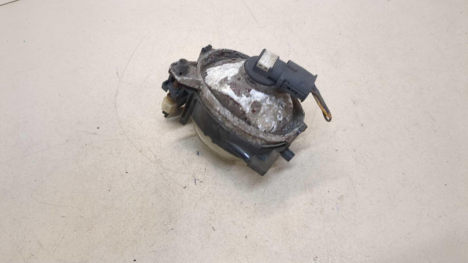 Фара противотуманная левая