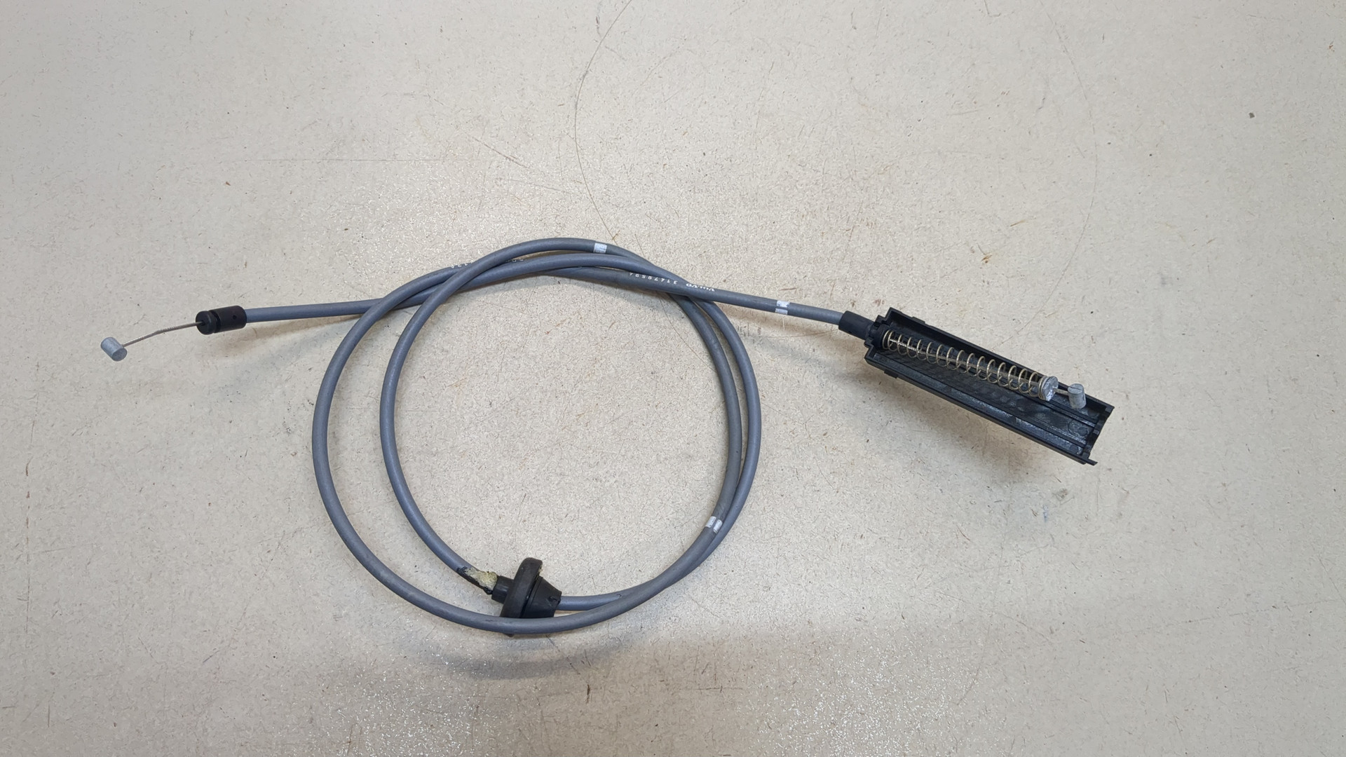 Трос открывания капота