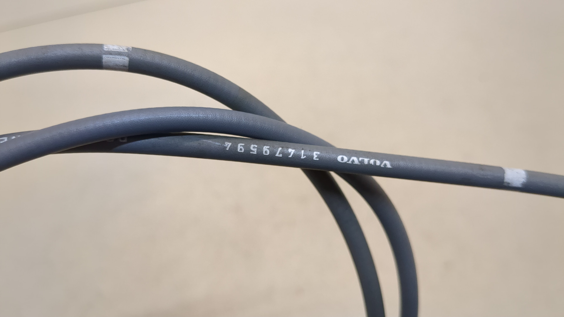 Трос открывания капота