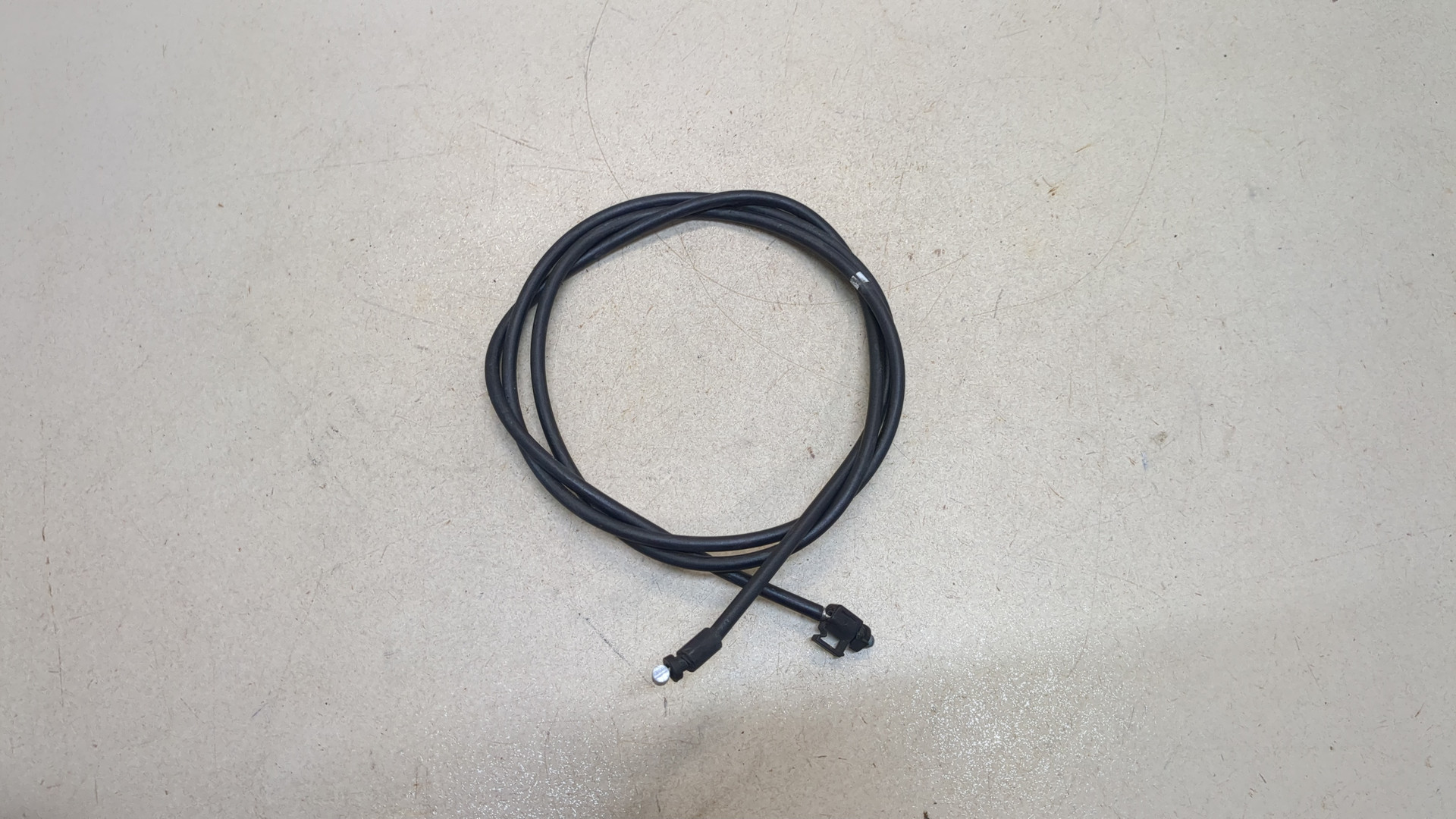 Трос открывания капота