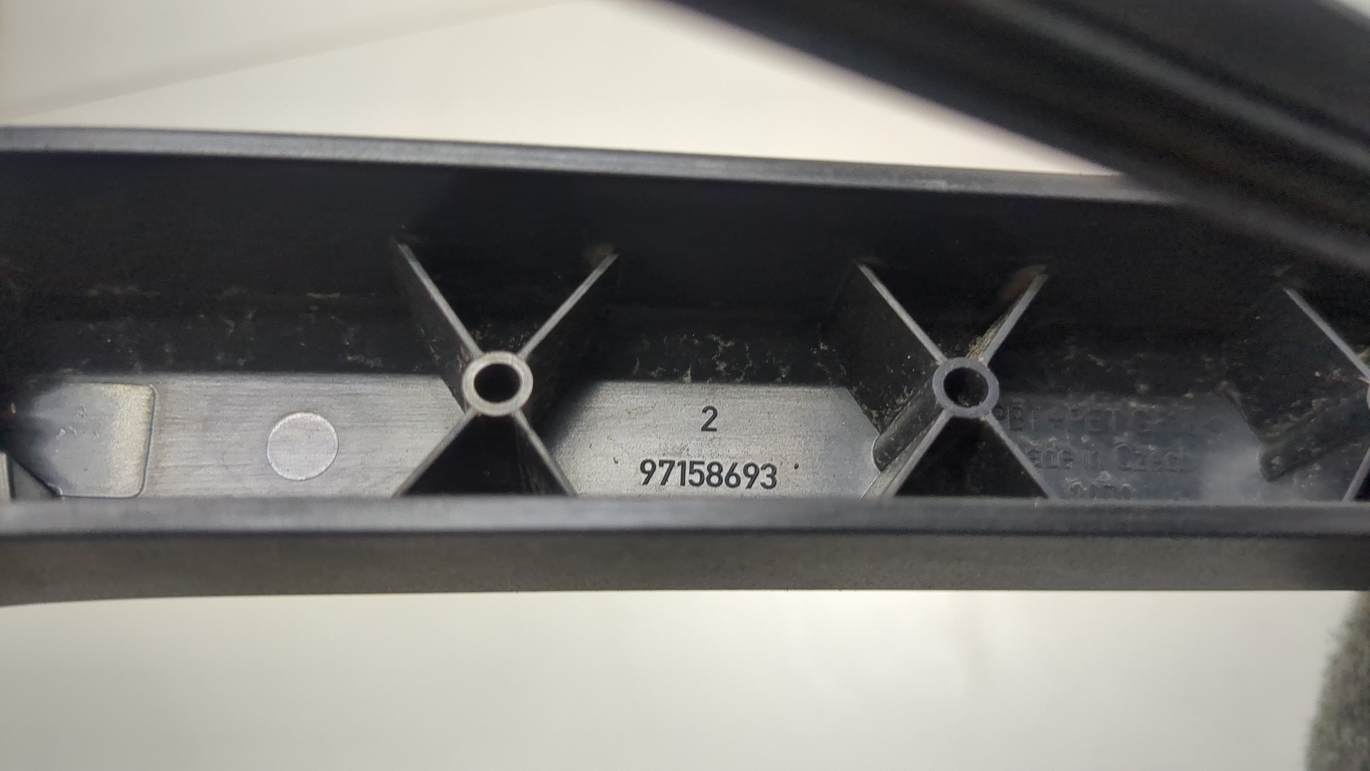 Поводок стеклоочистителя заднего