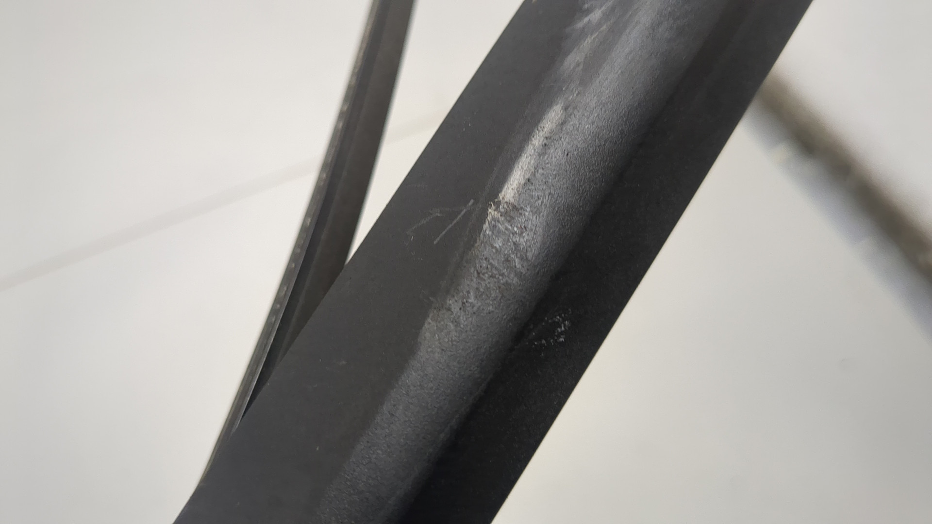 Поводок стеклоочистителя заднего