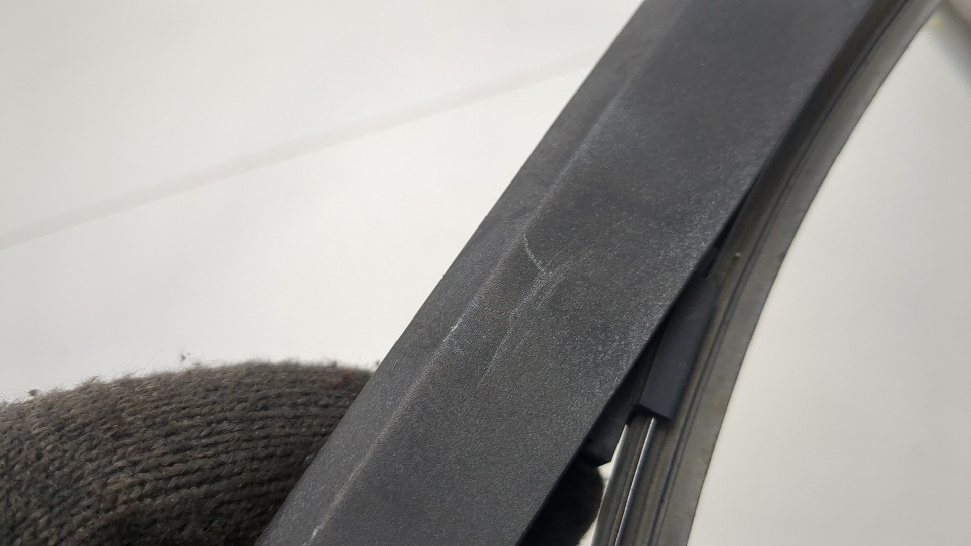 Поводок стеклоочистителя заднего