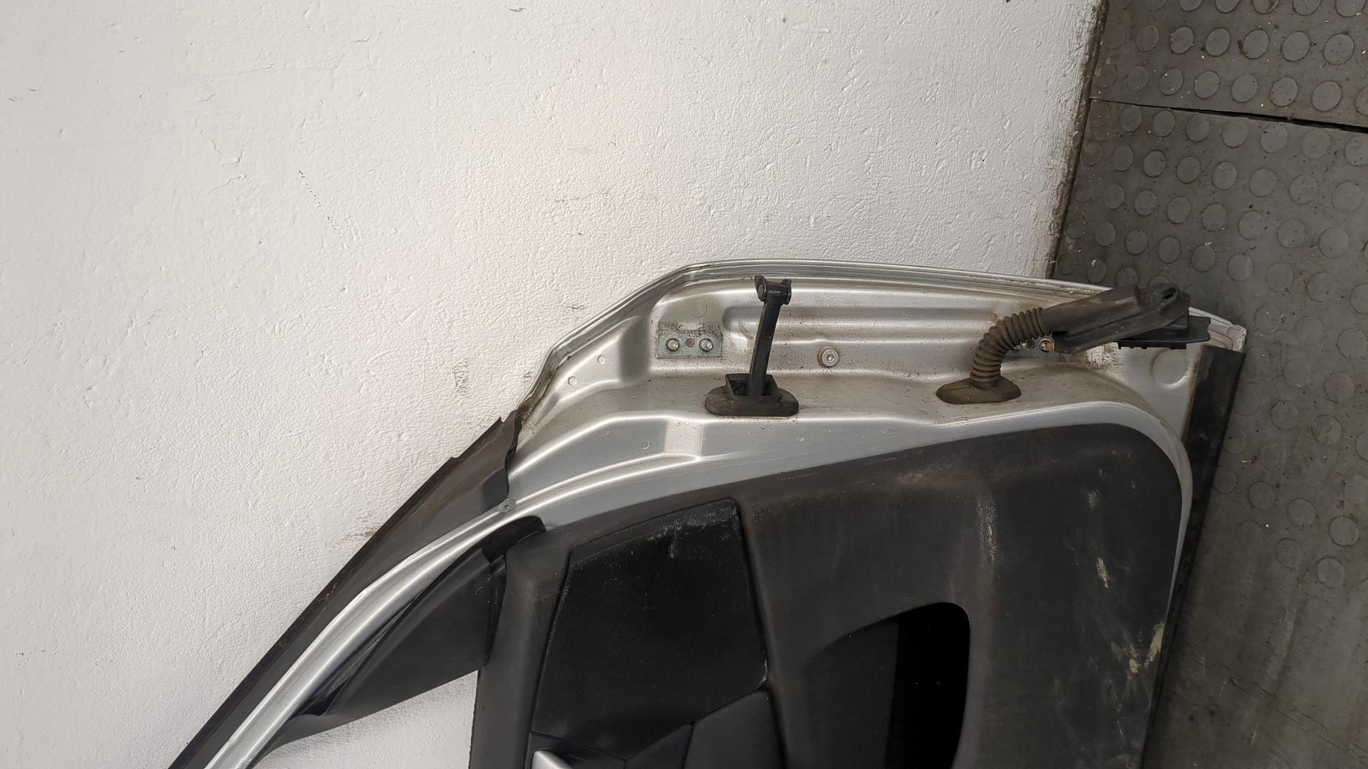 Дверь передняя левая