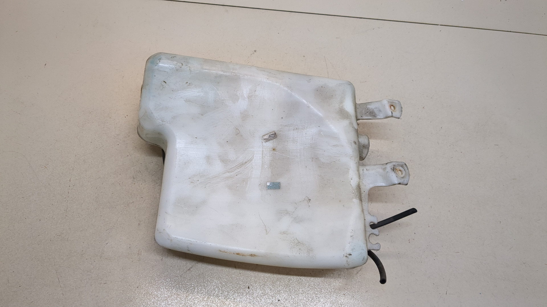 Бачок омывателя лобового стекла