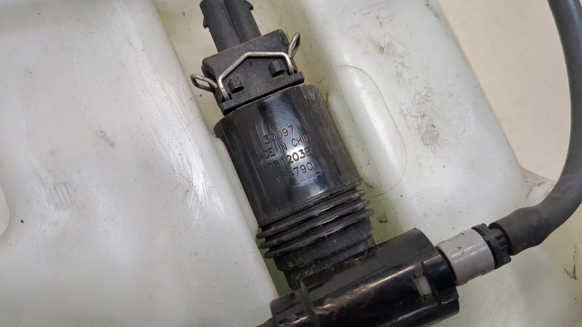 Бачок омывателя лобового стекла