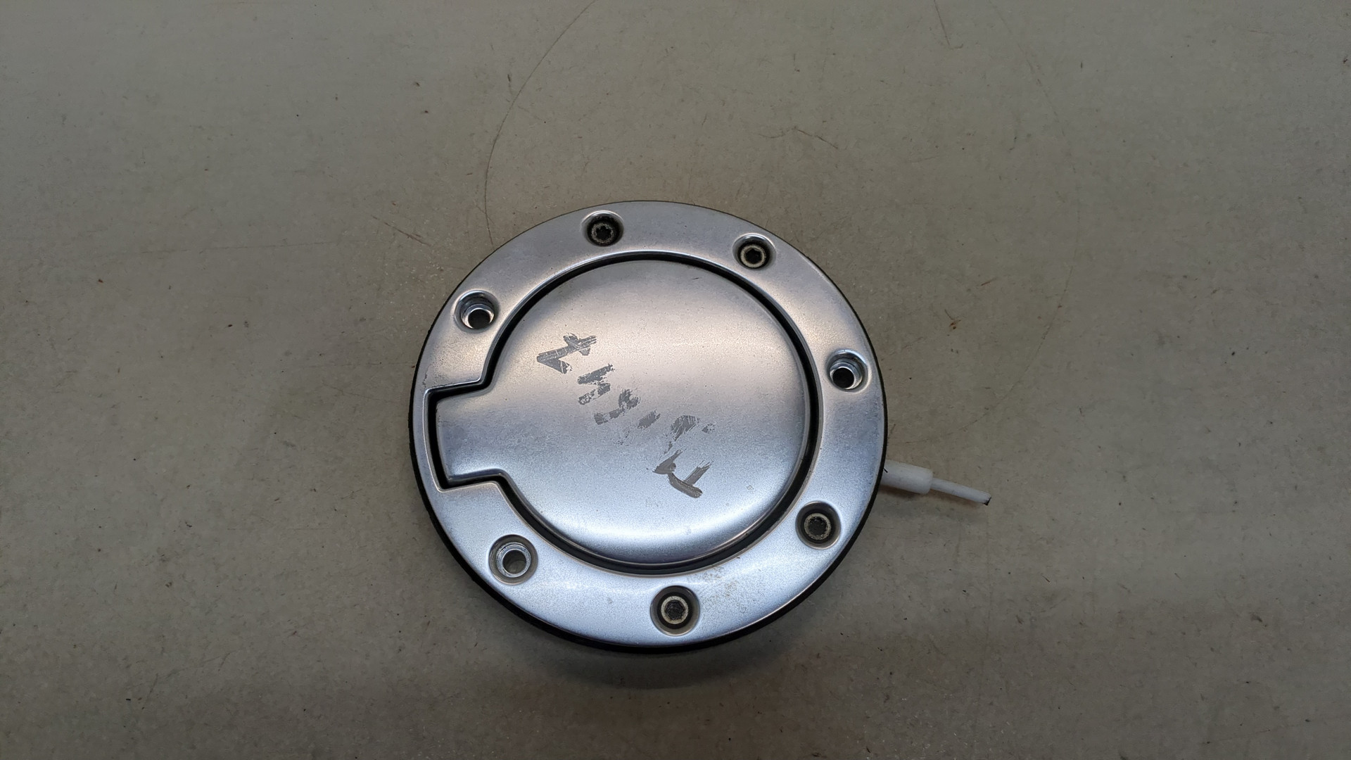 Лючок бензобака