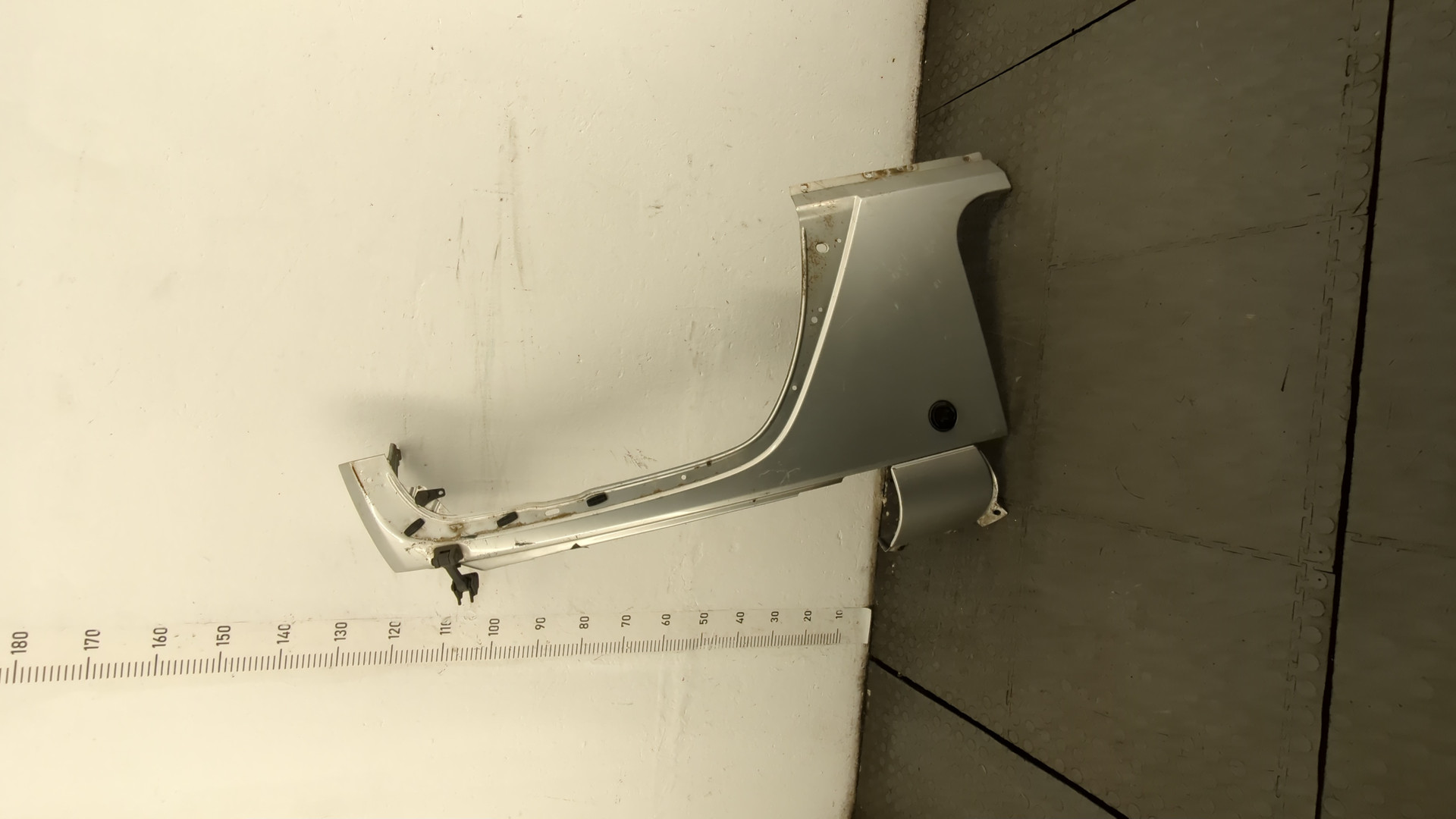 Крыло переднее правое