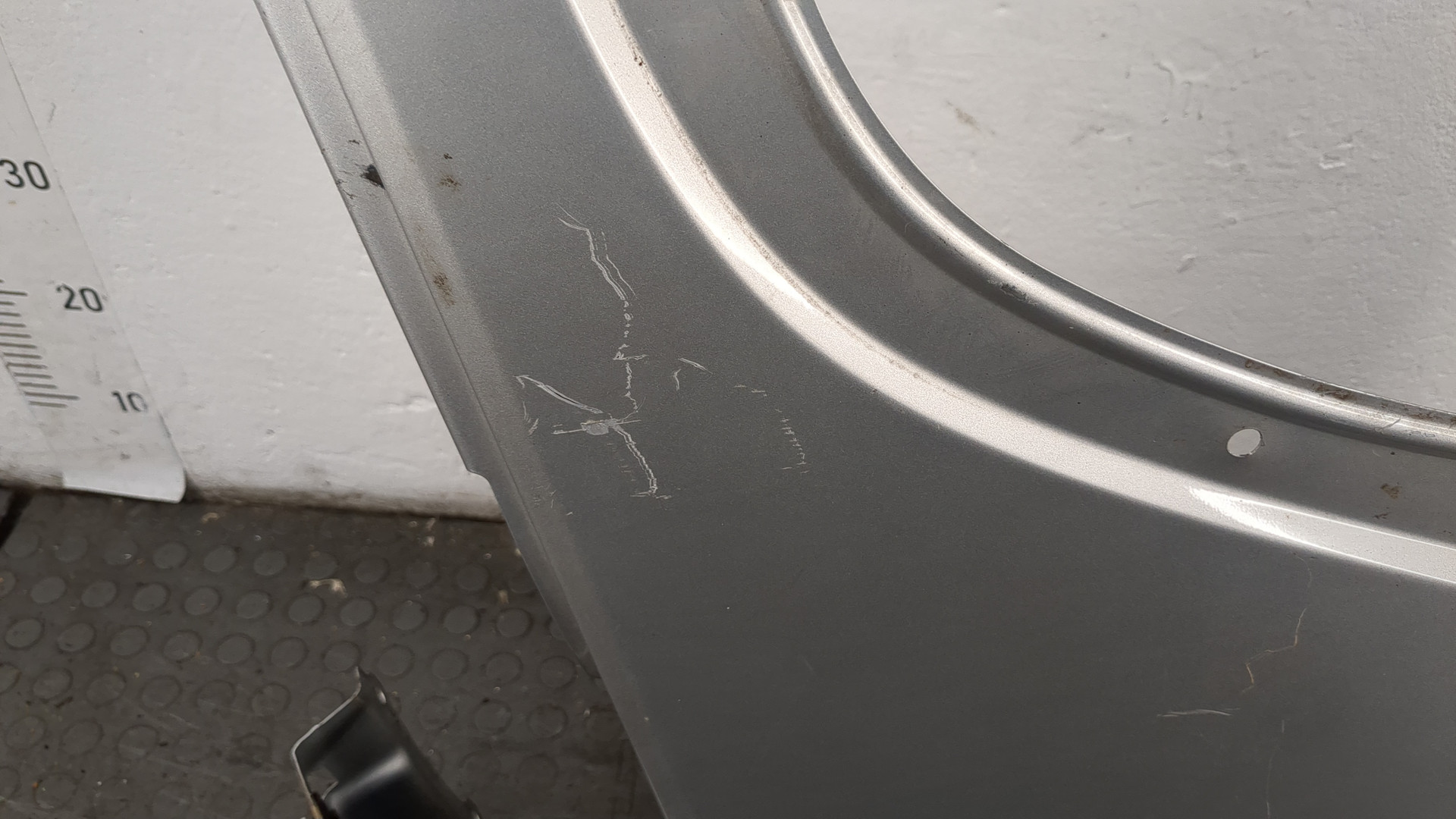 Крыло переднее правое