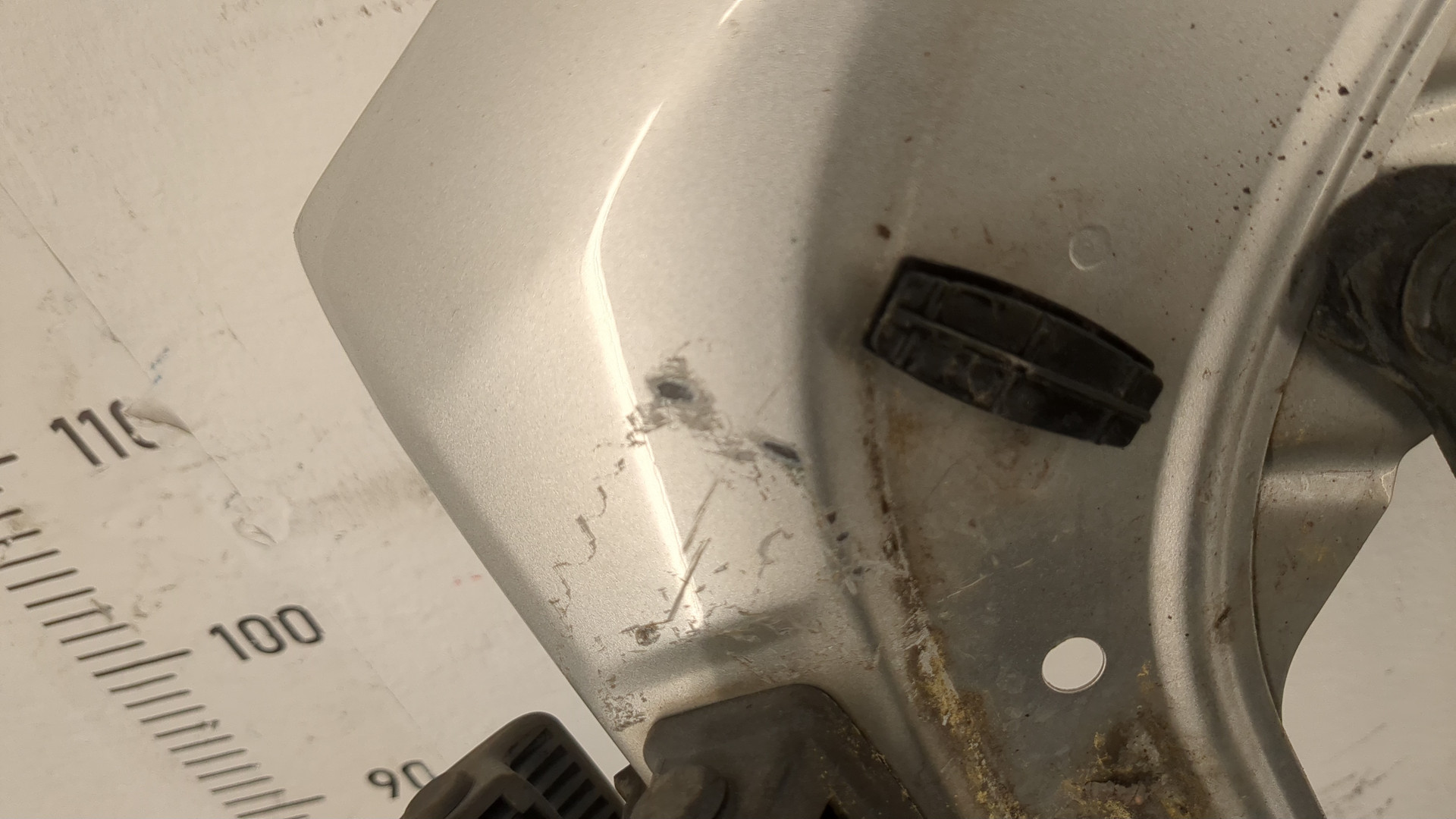 Крыло переднее правое