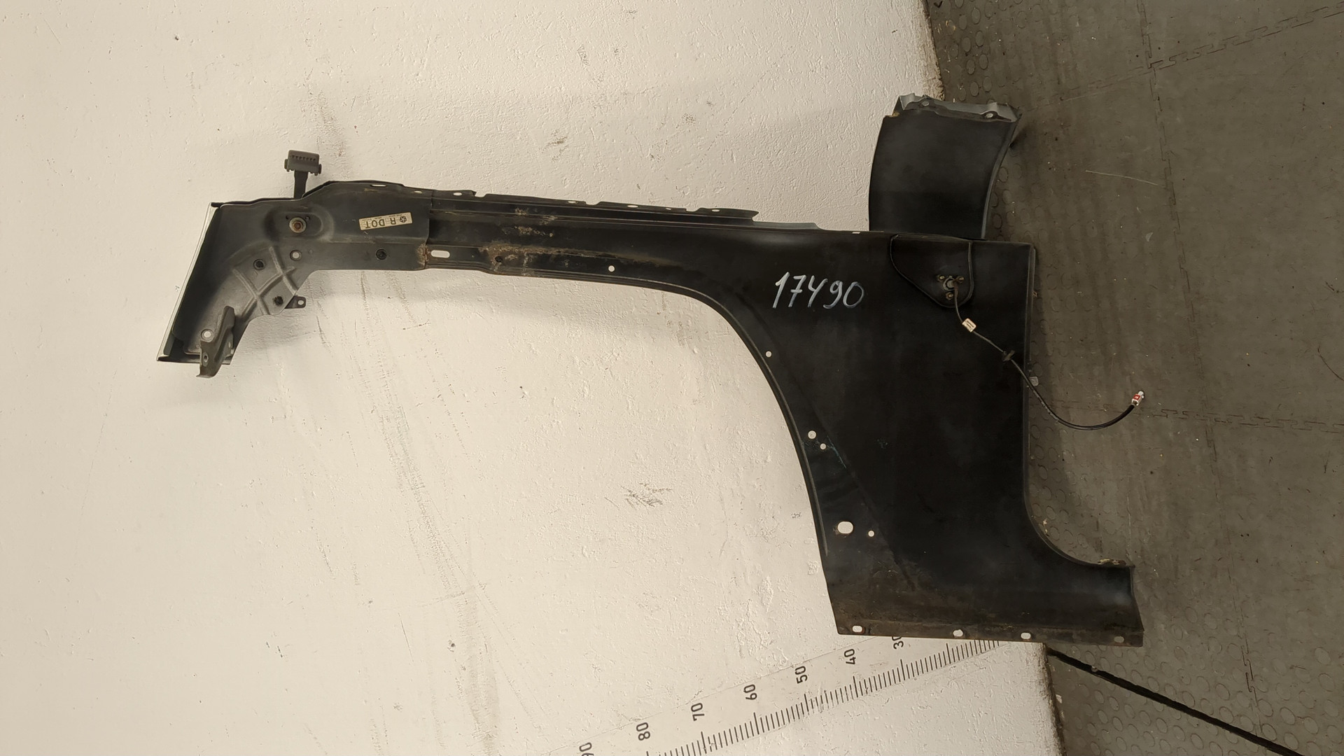 Крыло переднее правое