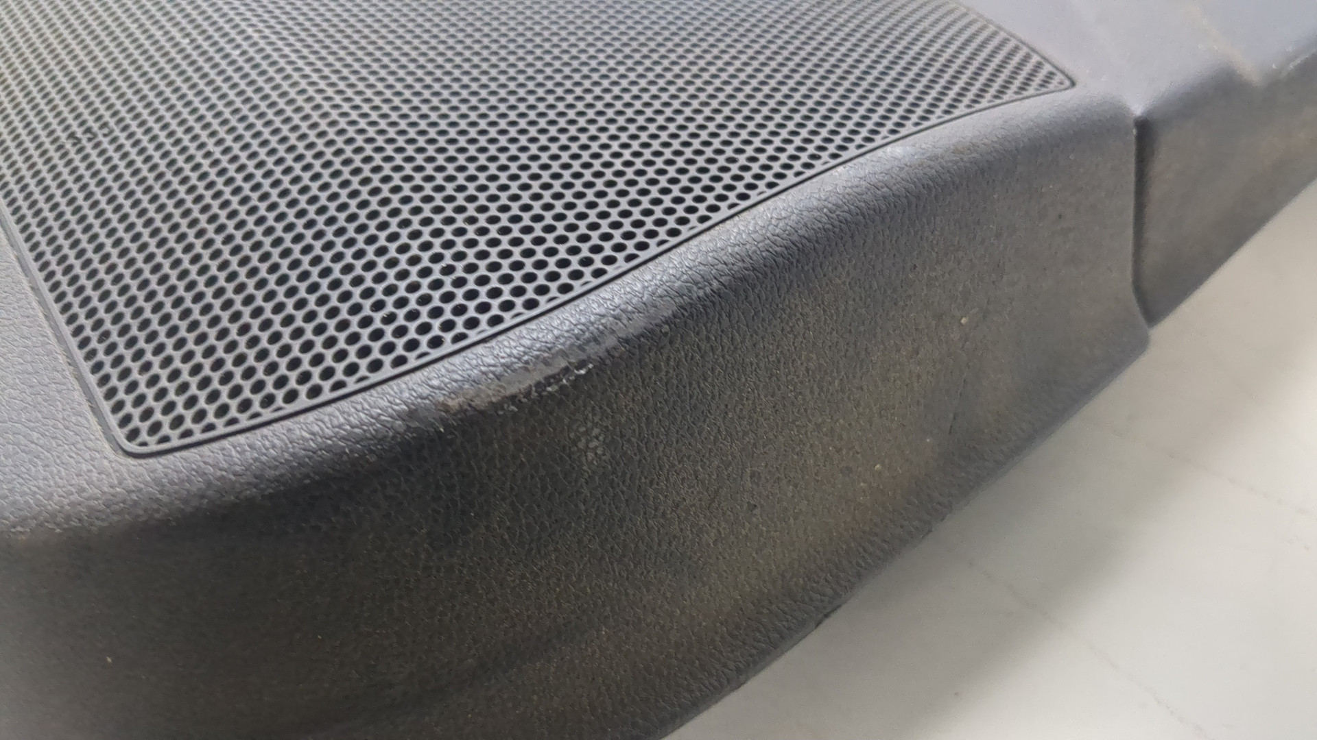 Обшивка двери передней левой