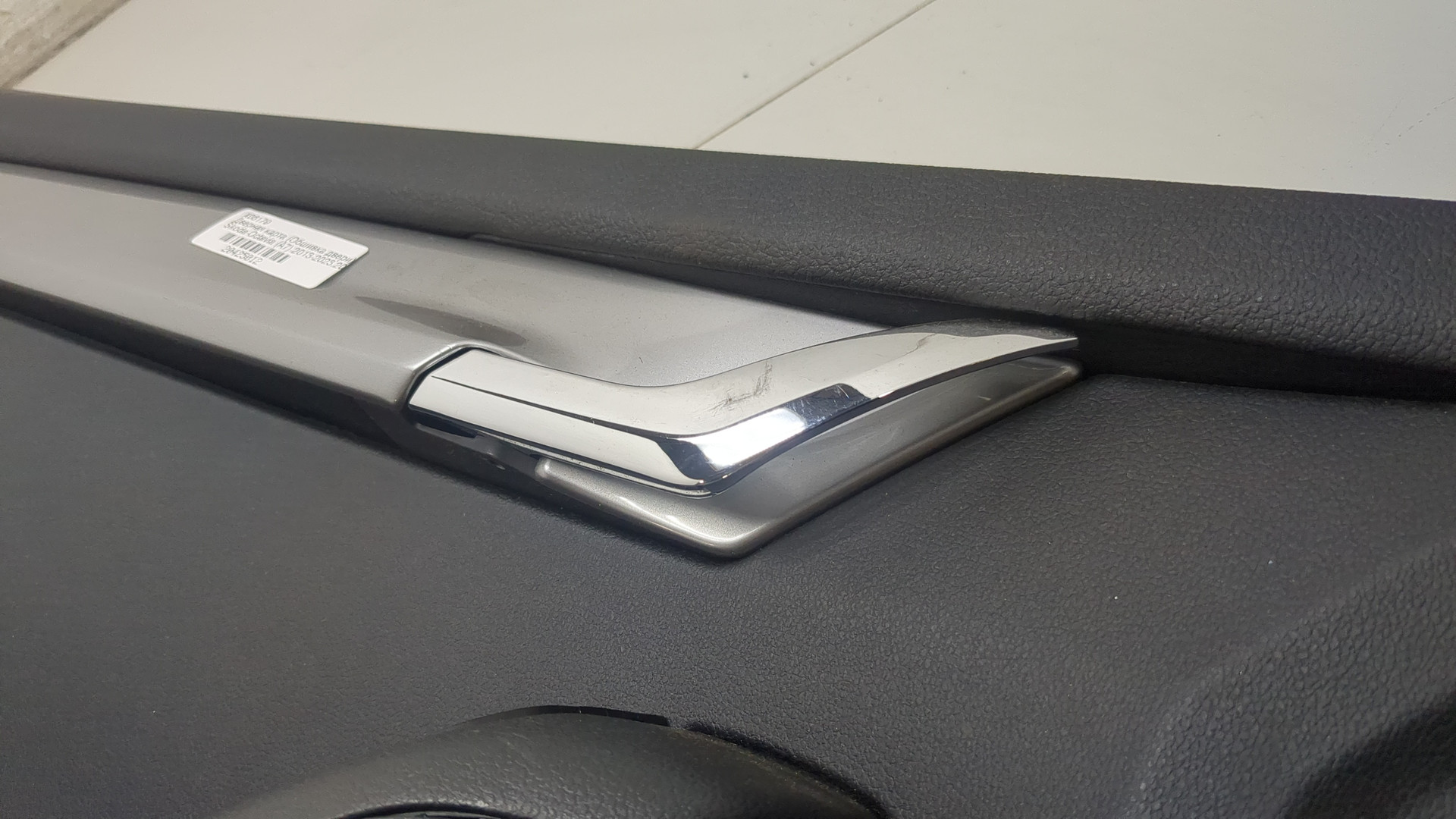 Обшивка двери передней левой