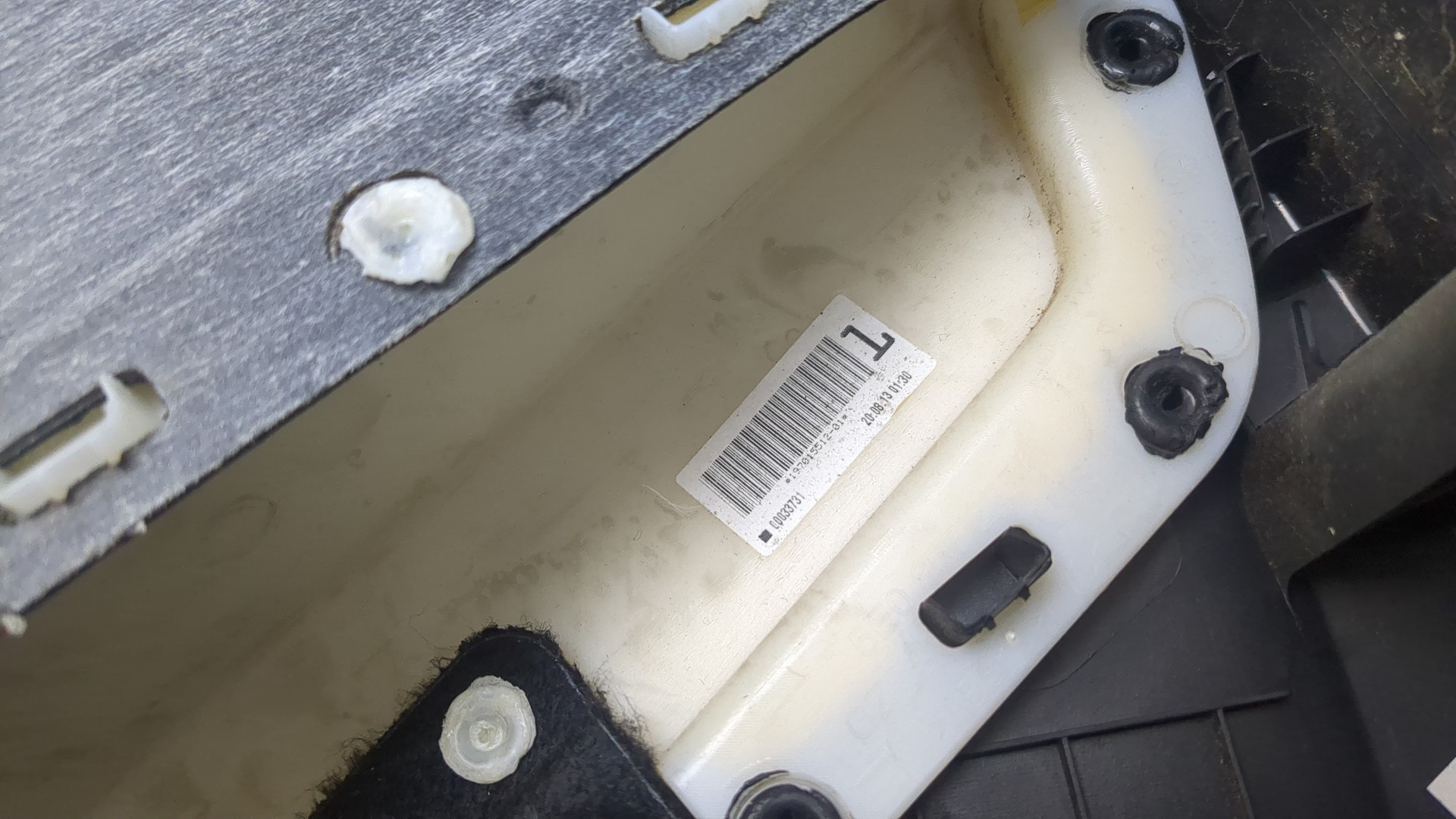 Обшивка двери передней левой