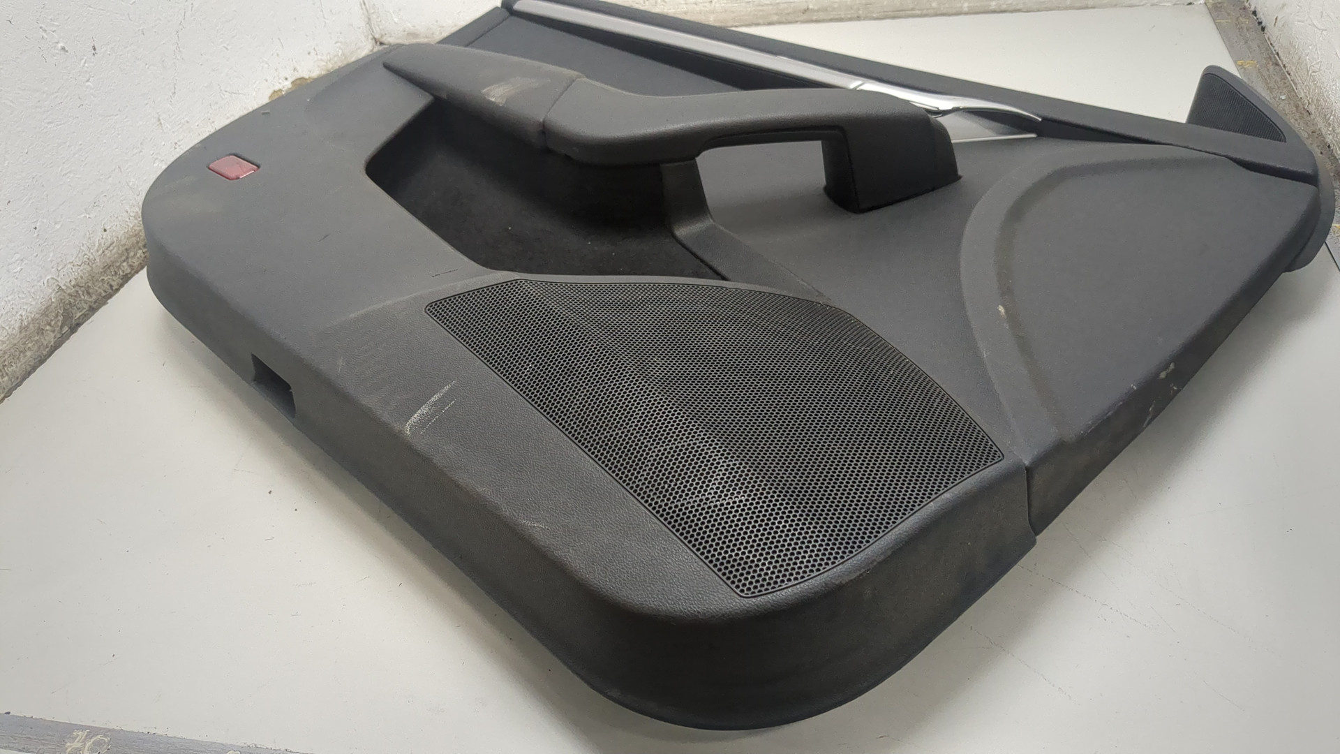 Обшивка двери передней левой