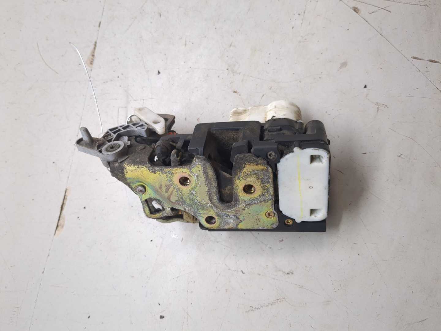 Замок двери задней правой