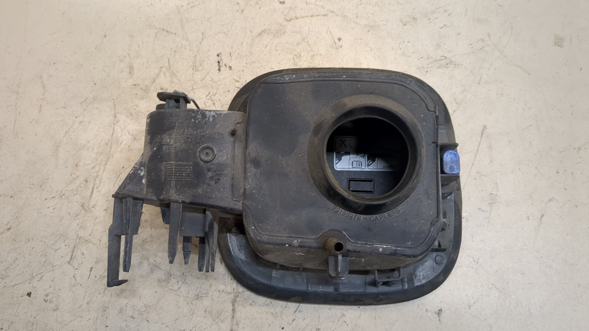 Лючок бензобака