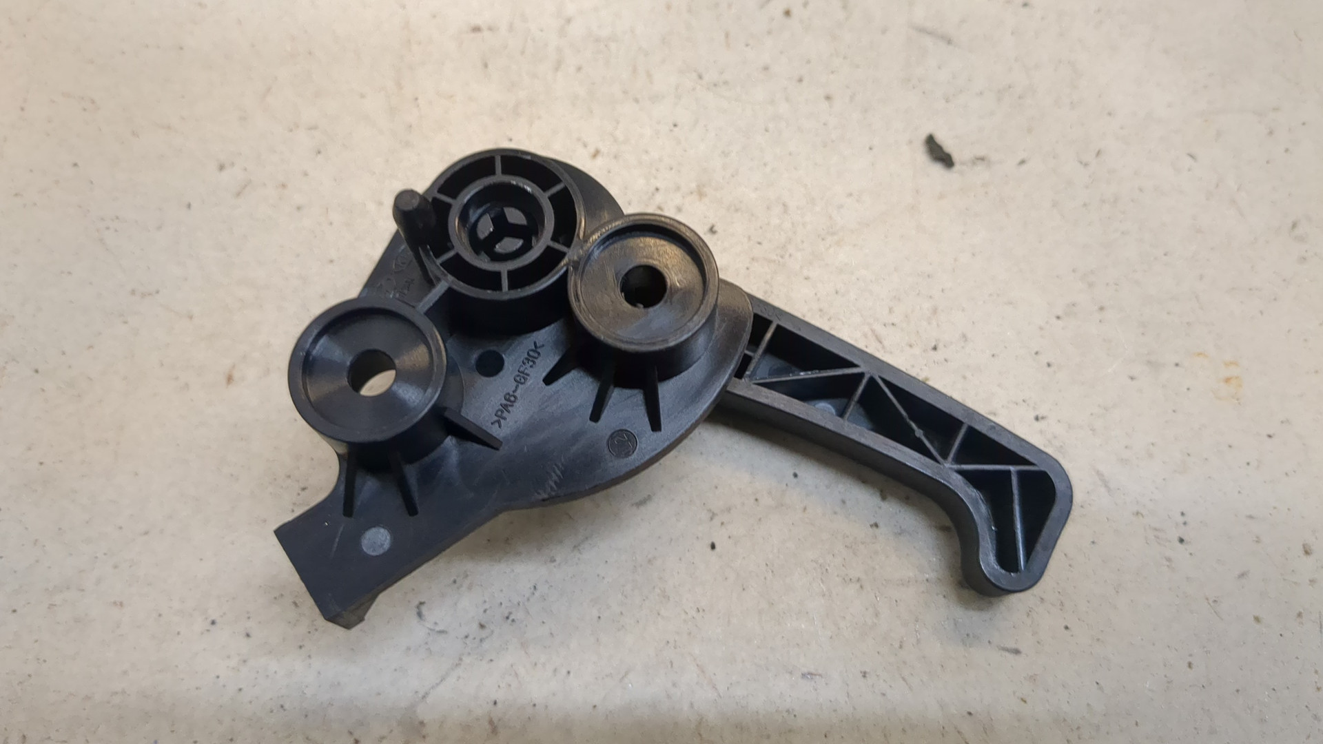 Ручка открывания капота