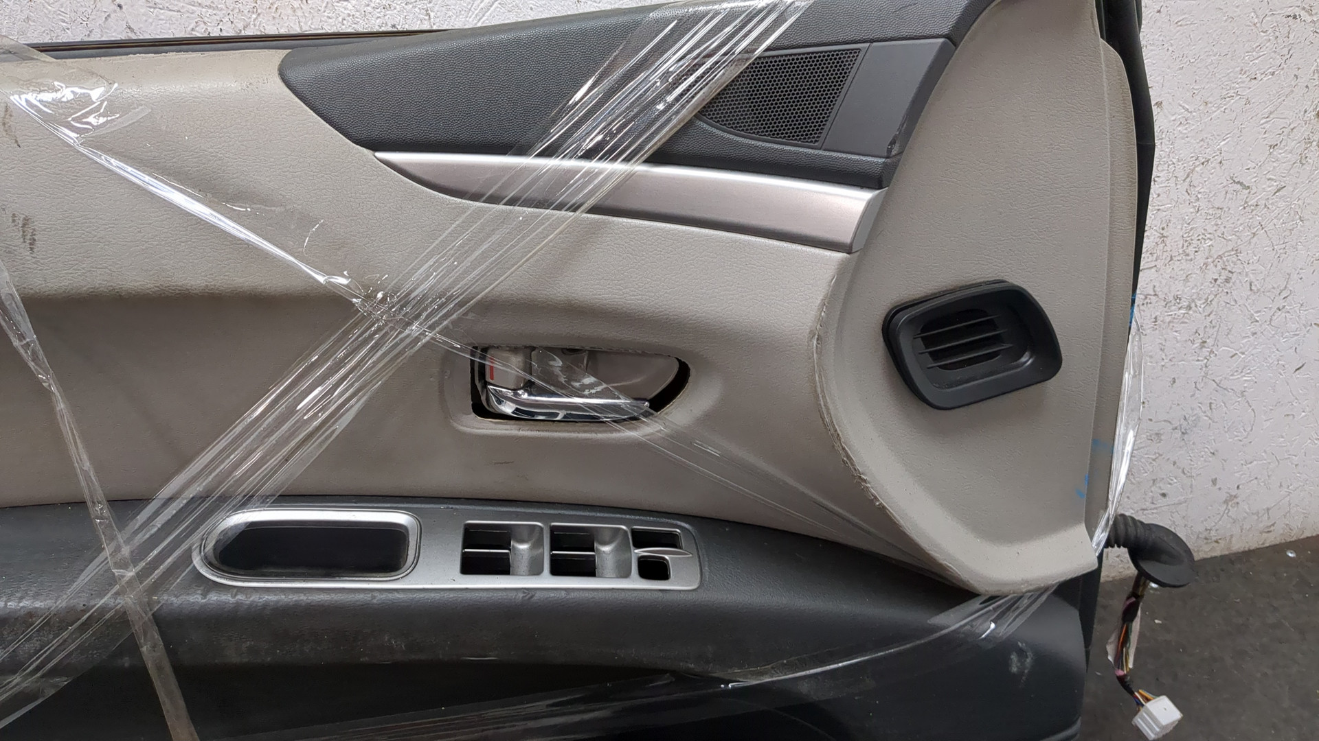 Дверь передняя левая