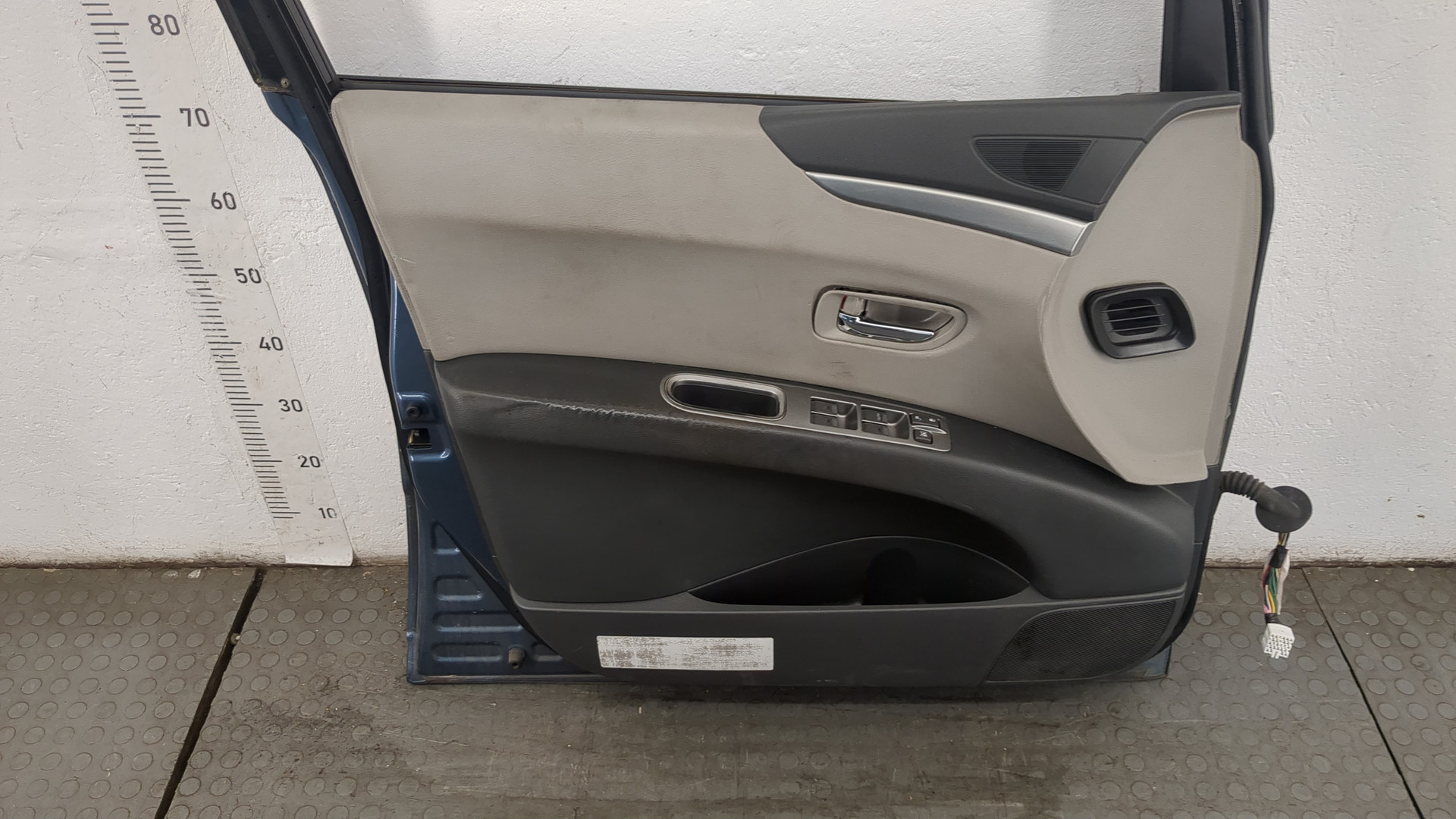 Дверь передняя левая