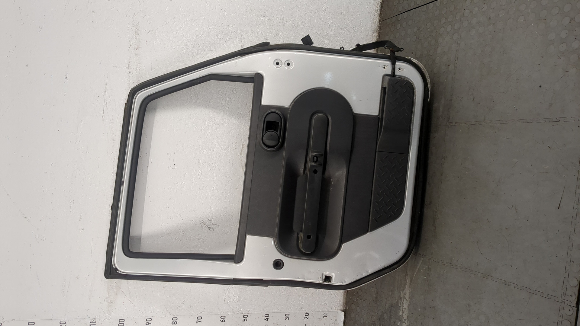 Дверь передняя левая