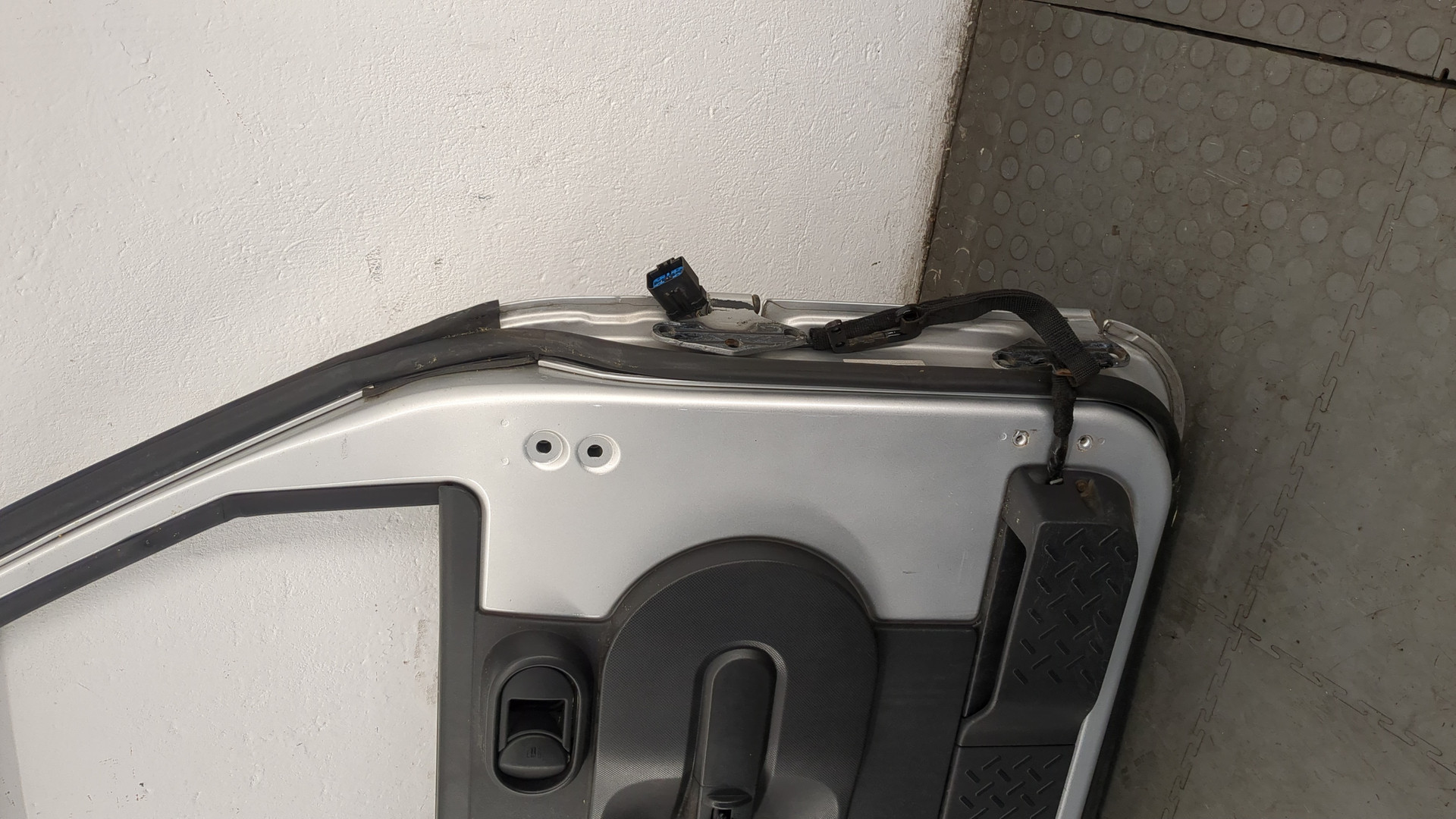 Дверь передняя левая