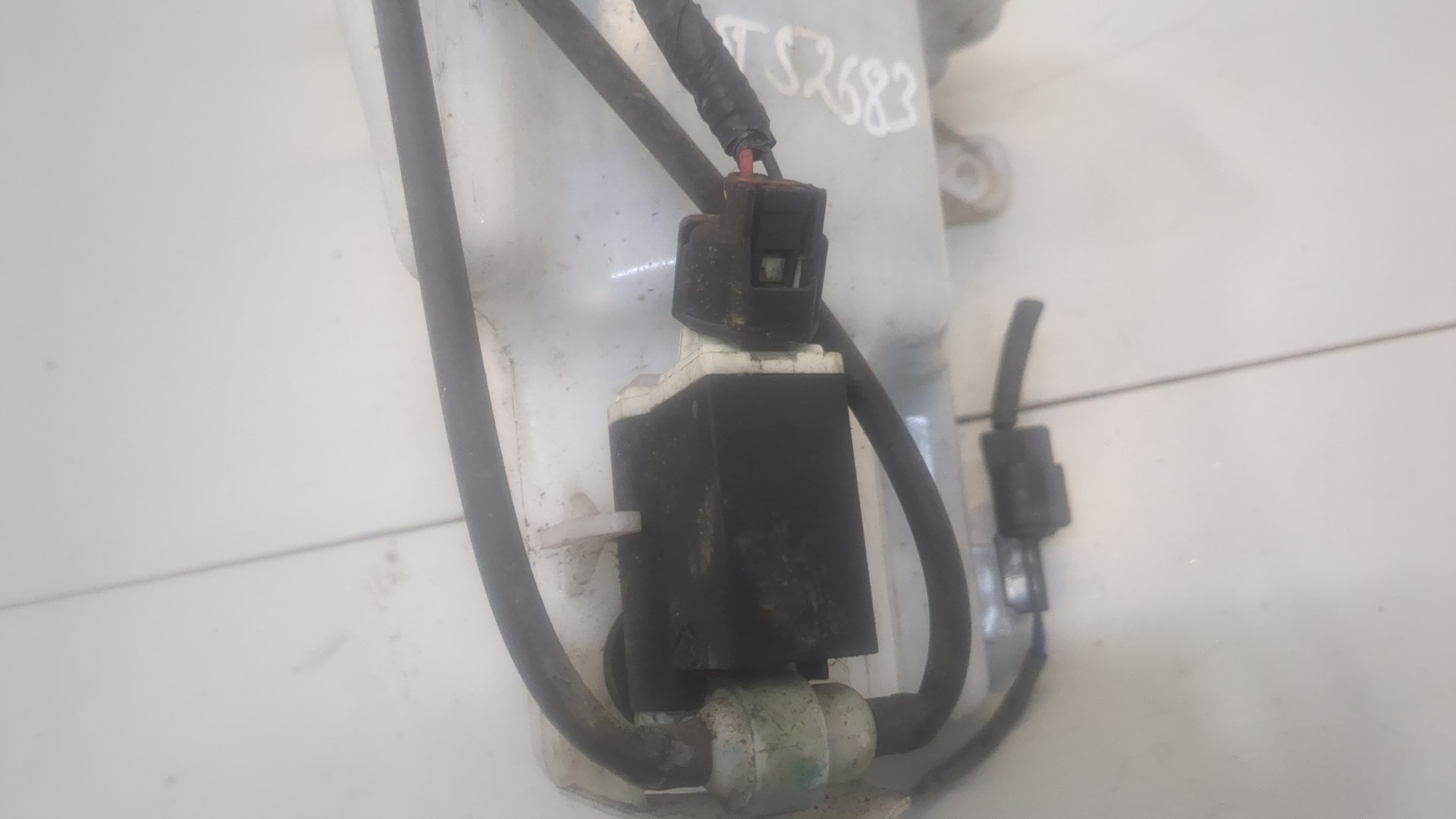 Бачок омывателя лобового стекла