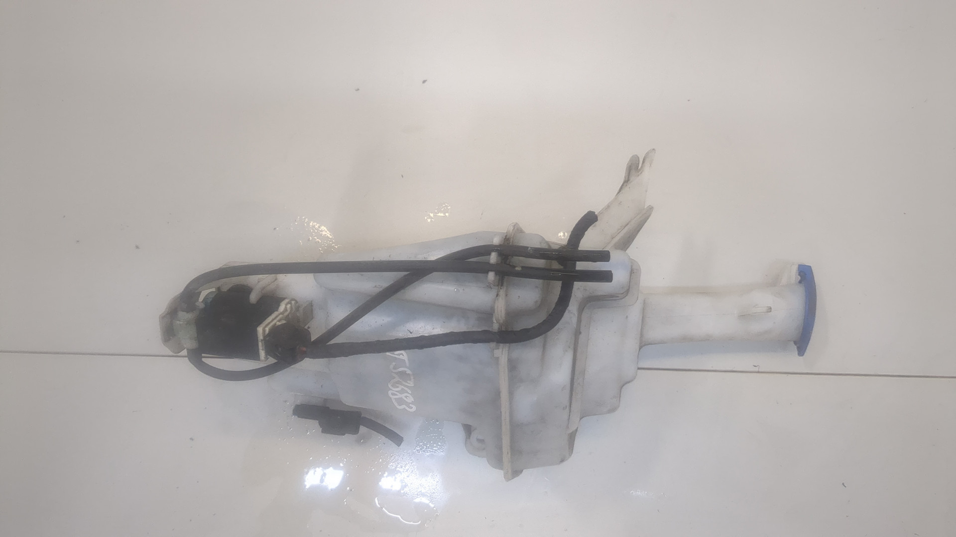 Бачок омывателя лобового стекла